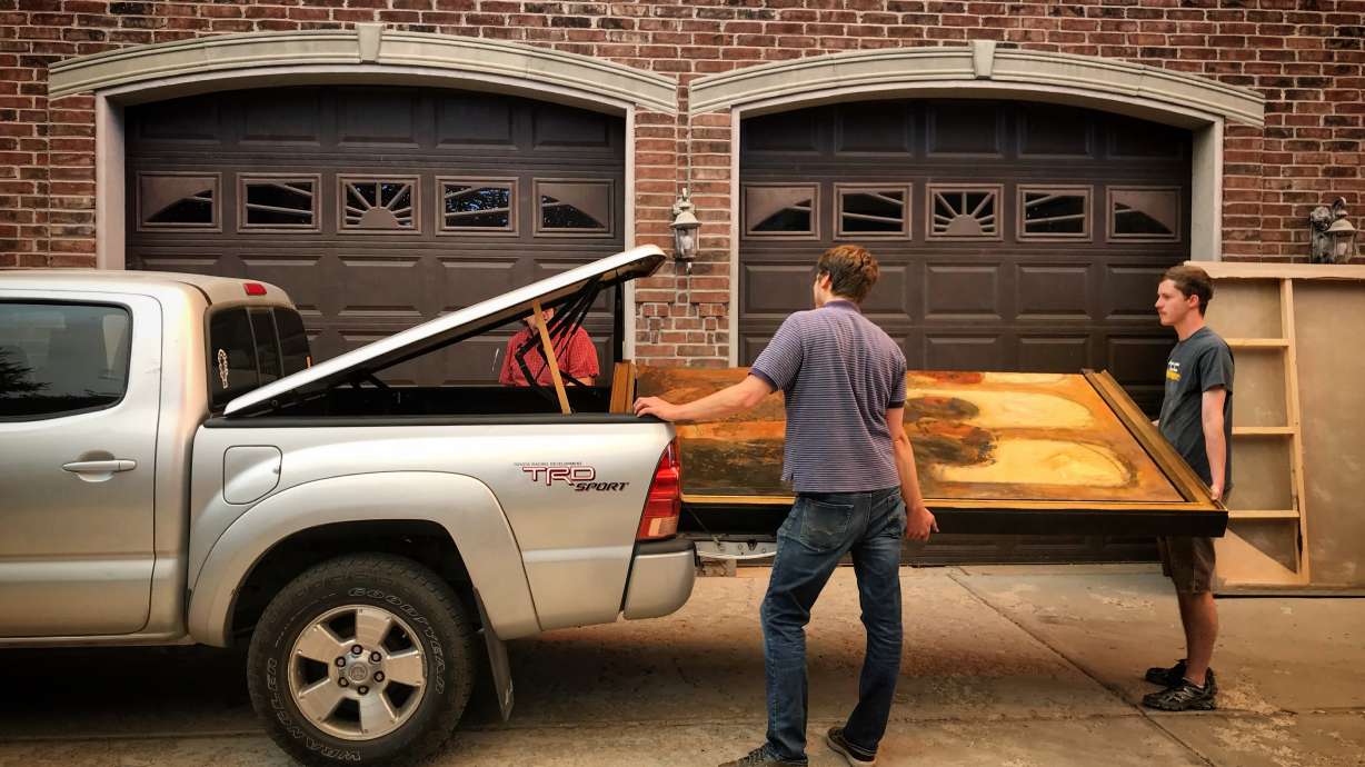 Pole Creek Fire evacuation poses unique challenge to artist in Woodland Hills