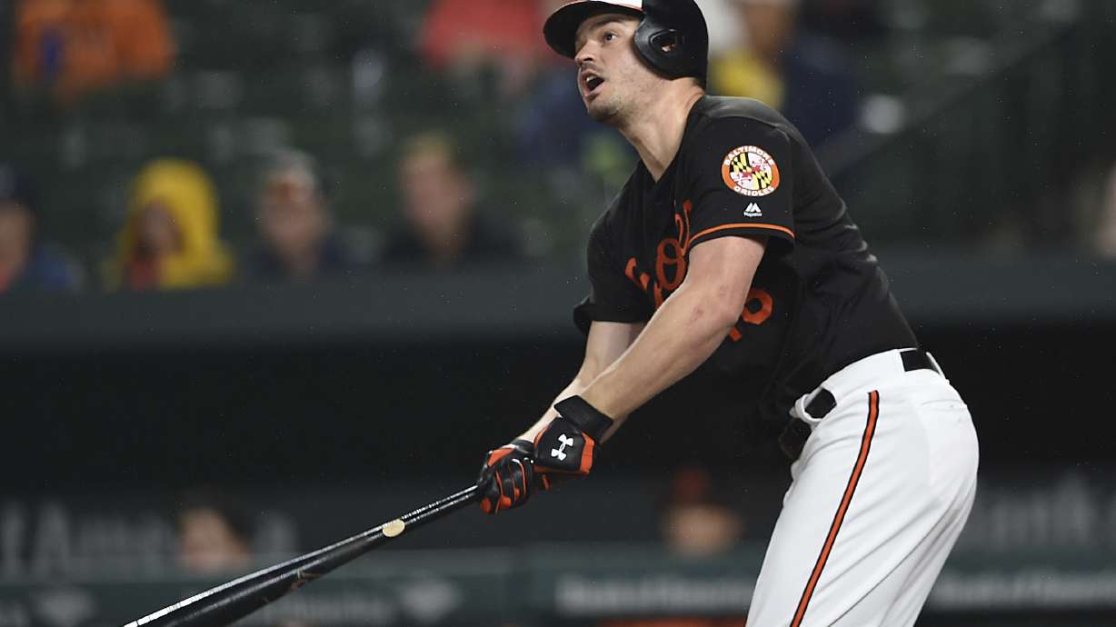 Shields picks up rare road win as White Sox beat Orioles 8-6