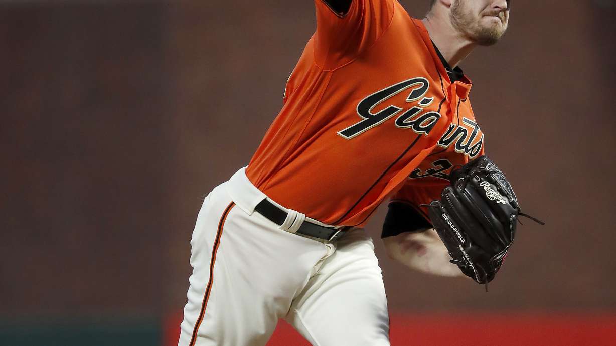 Stratton pitches 2-hitter, Giants top Rockies to end skid