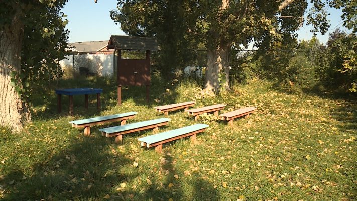 An outdoor classroom, built with money that comes back to the school through recycling, is pictured on Tuesday, Sept. 11, 2018. (Photo: KSL TV)