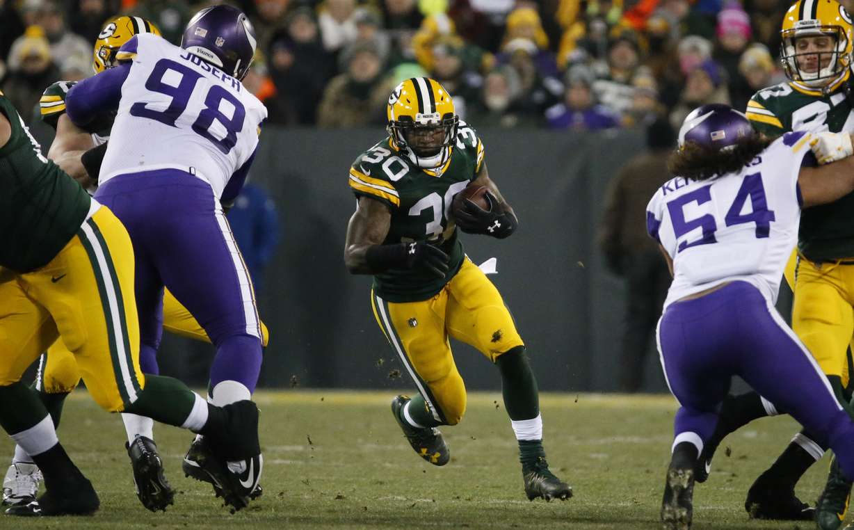 Green Bay Packers' Jamaal Williams runs during the first half of an NFL football game against the Minnesota Vikings Saturday, Dec. 23, 2017, in Green Bay, Wis. (Photo: Mike Roemer, AP)