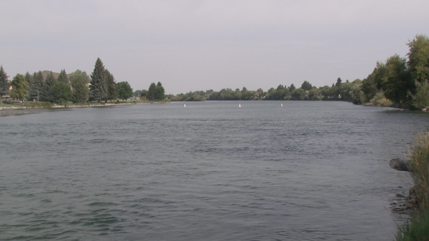 Helicopter crashes in Idaho river, 2 leave scene in vehicle