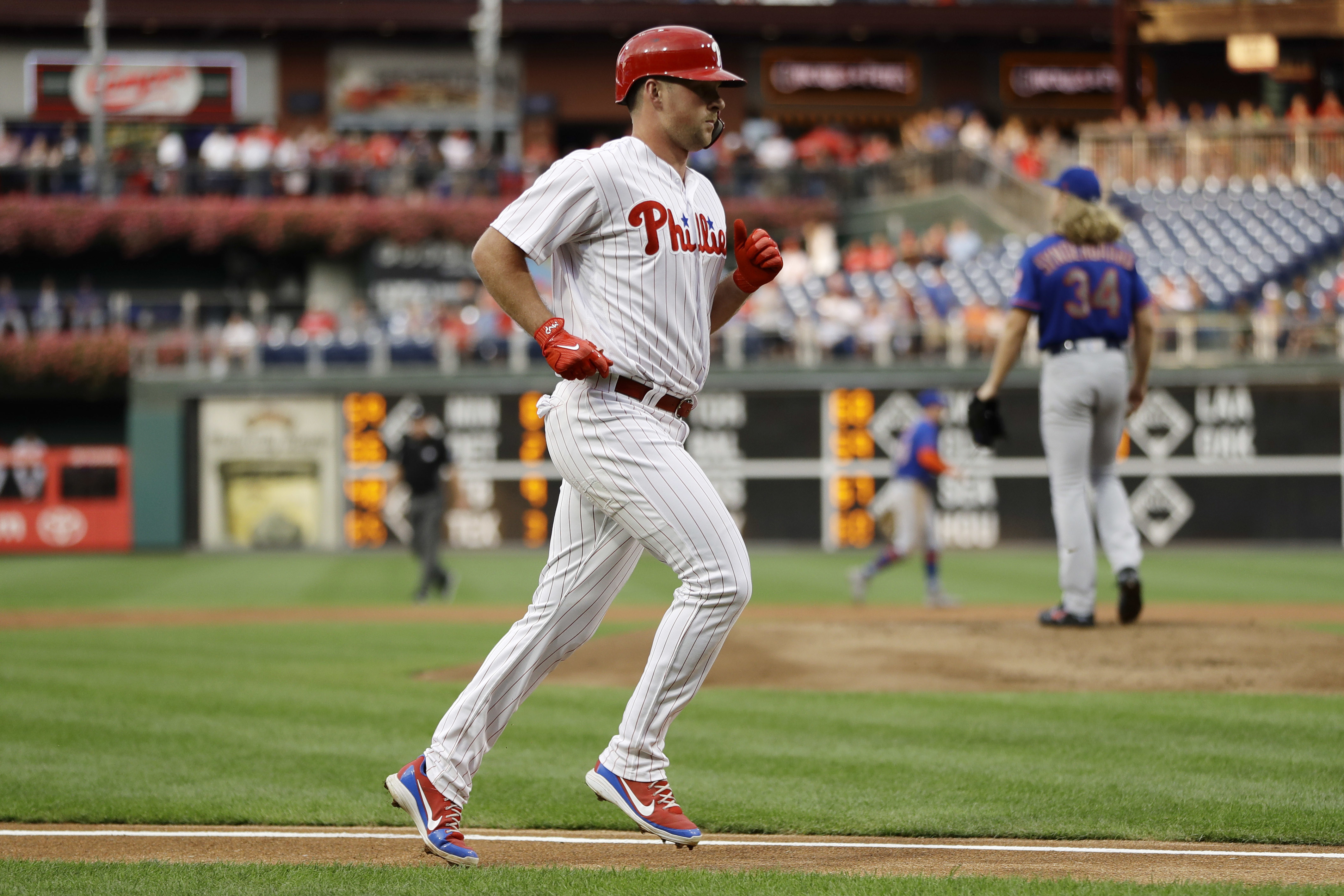 Hoskins HR sparks Phillies over Mets before key Atlanta trip