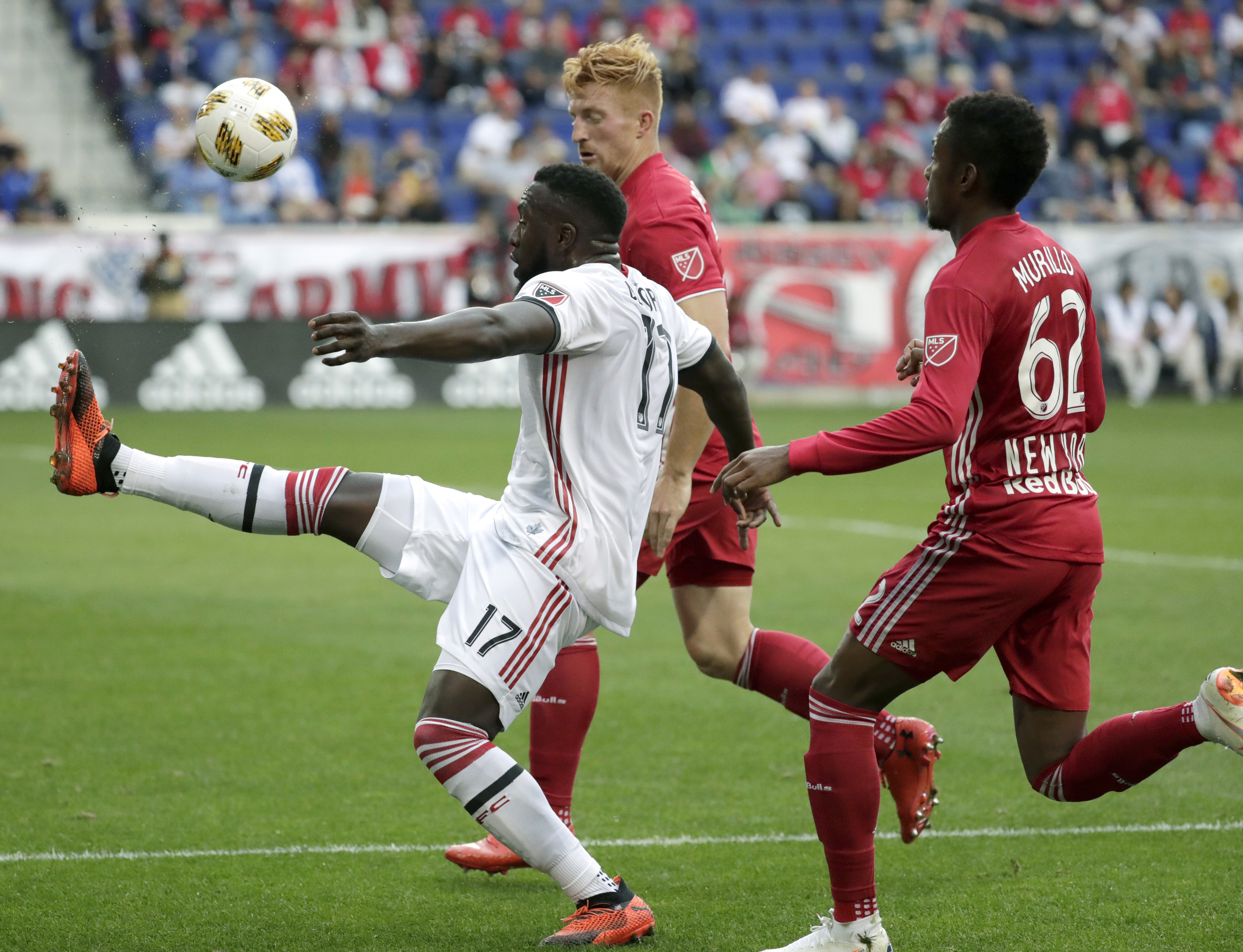 New York Red Bulls score late, beat Toronto FC 2-0
