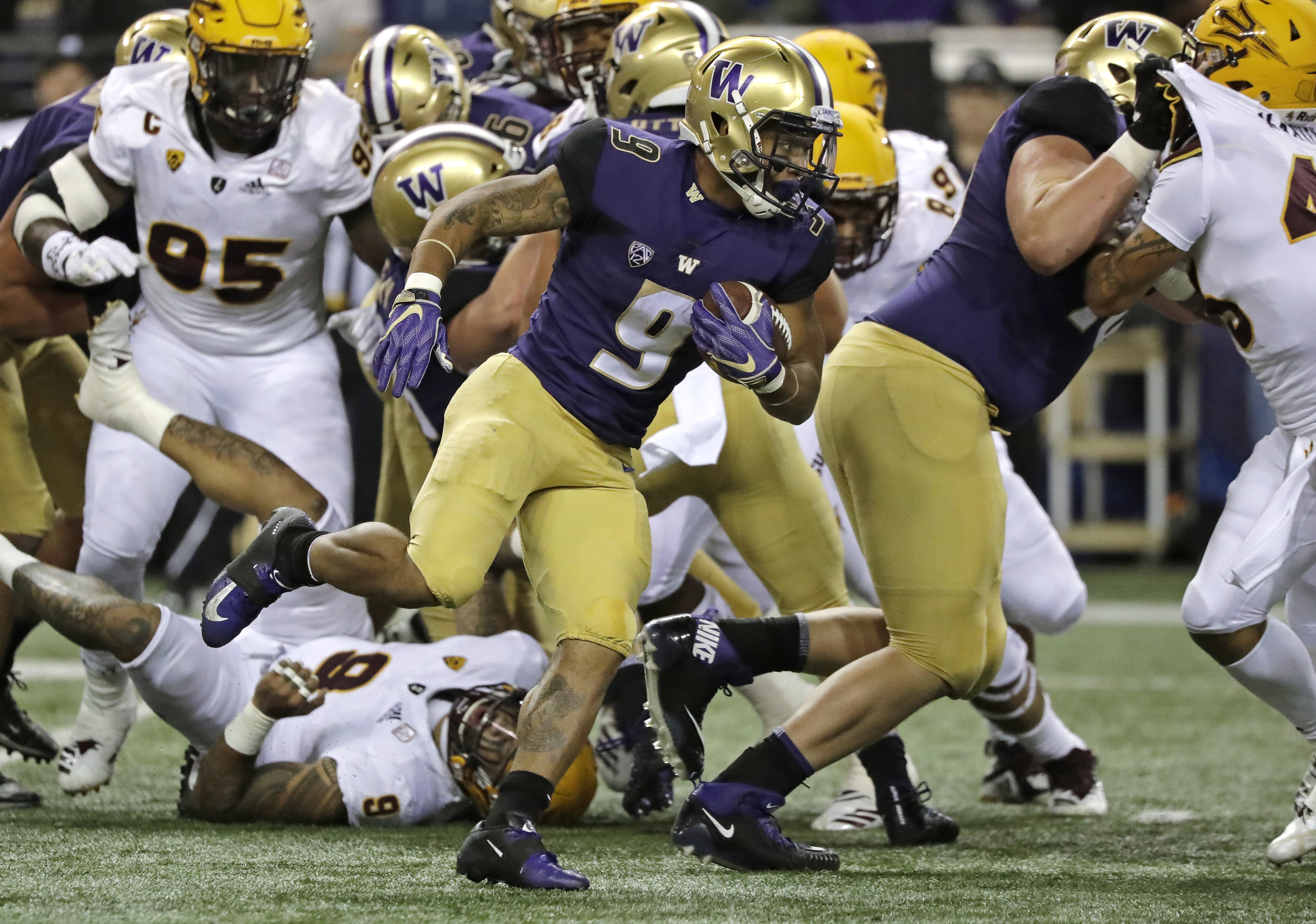 Washington running back Myles Gaskin (9) rushes against Arizona State during the first half of an NCAA college football game Saturday, Sept. 22, 2018, in Seattle. (Photo: Ted S. Warren, AP)