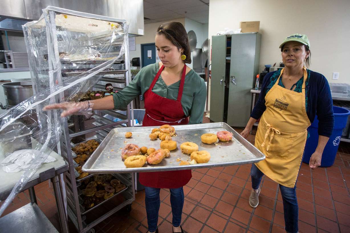 Kyrene Clarke, left, and Danielle Lower help put doughnuts back to the food racks at St. Vincent de Paul Dining Hall in Salt Lake City on Thursday, Sept. 20, 2018. (Photo: Qiling Wang, KSL)
