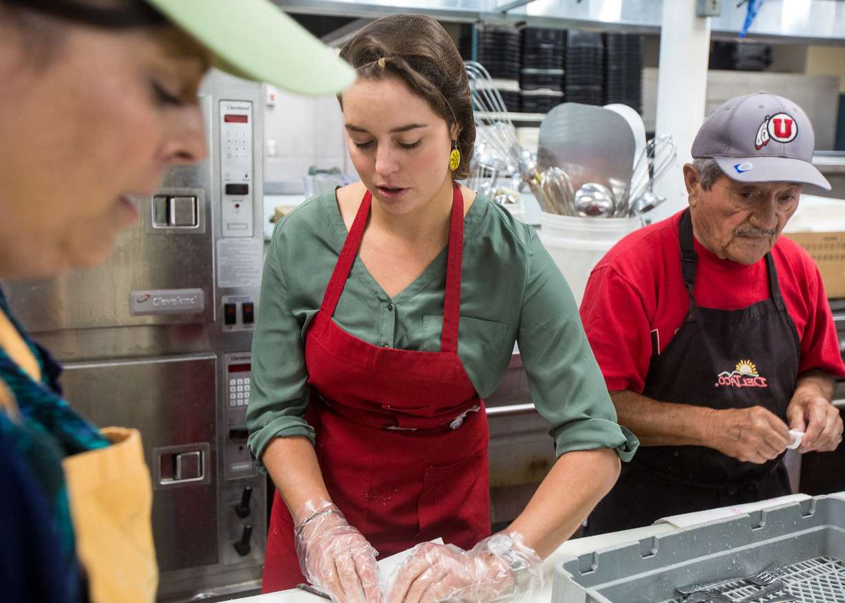 Kyrene Clarke, left, and Pablo Montano wrap forks in paper napkins at St. Vincent de Paul Dining Hall in Salt Lake City on Thursday, Sept. 20, 2018. (Photo: Qiling Wang, KSL)