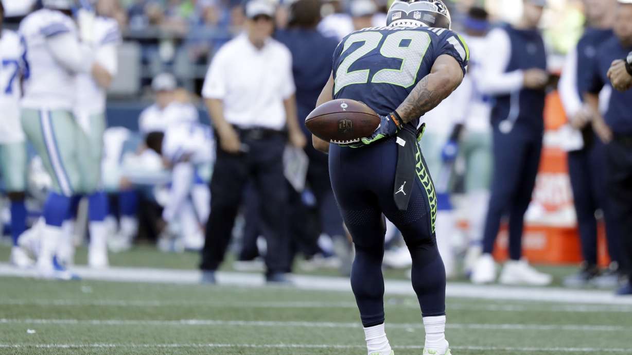 Wilson 2 TDs, Thomas 2 picks, Seahawks beat Cowboys 24-13