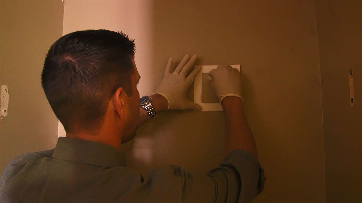 Jonathan Brockbank, a certified home inspector, does a meth test in a room at the Gateway Inn, Monday, Sept. 24, 2018. Photo: KSL TV