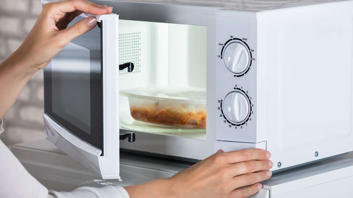 Does microwaving food cause nutrient loss?
