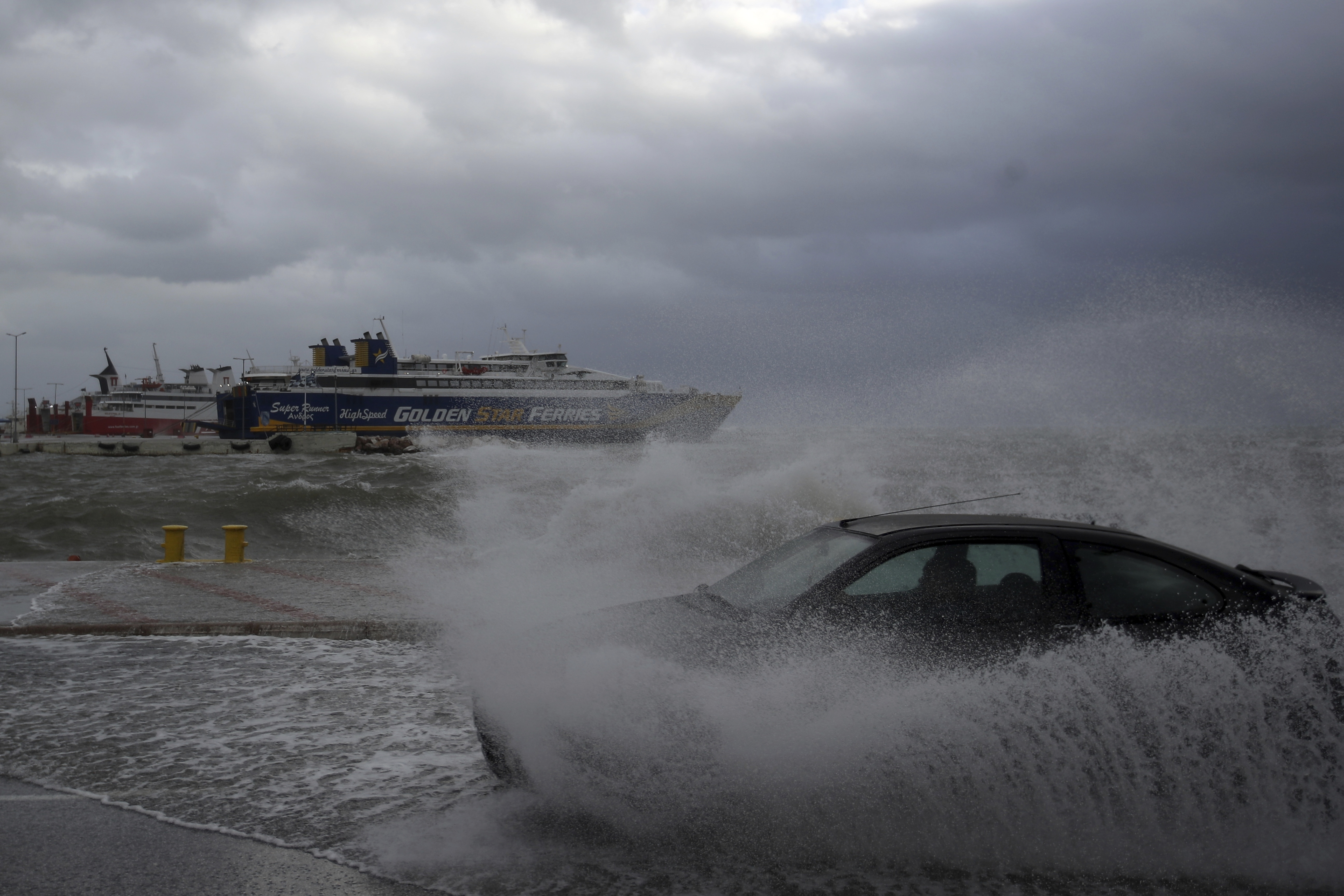 Storm Zorba bears down on Greece, Athens area also alerted
