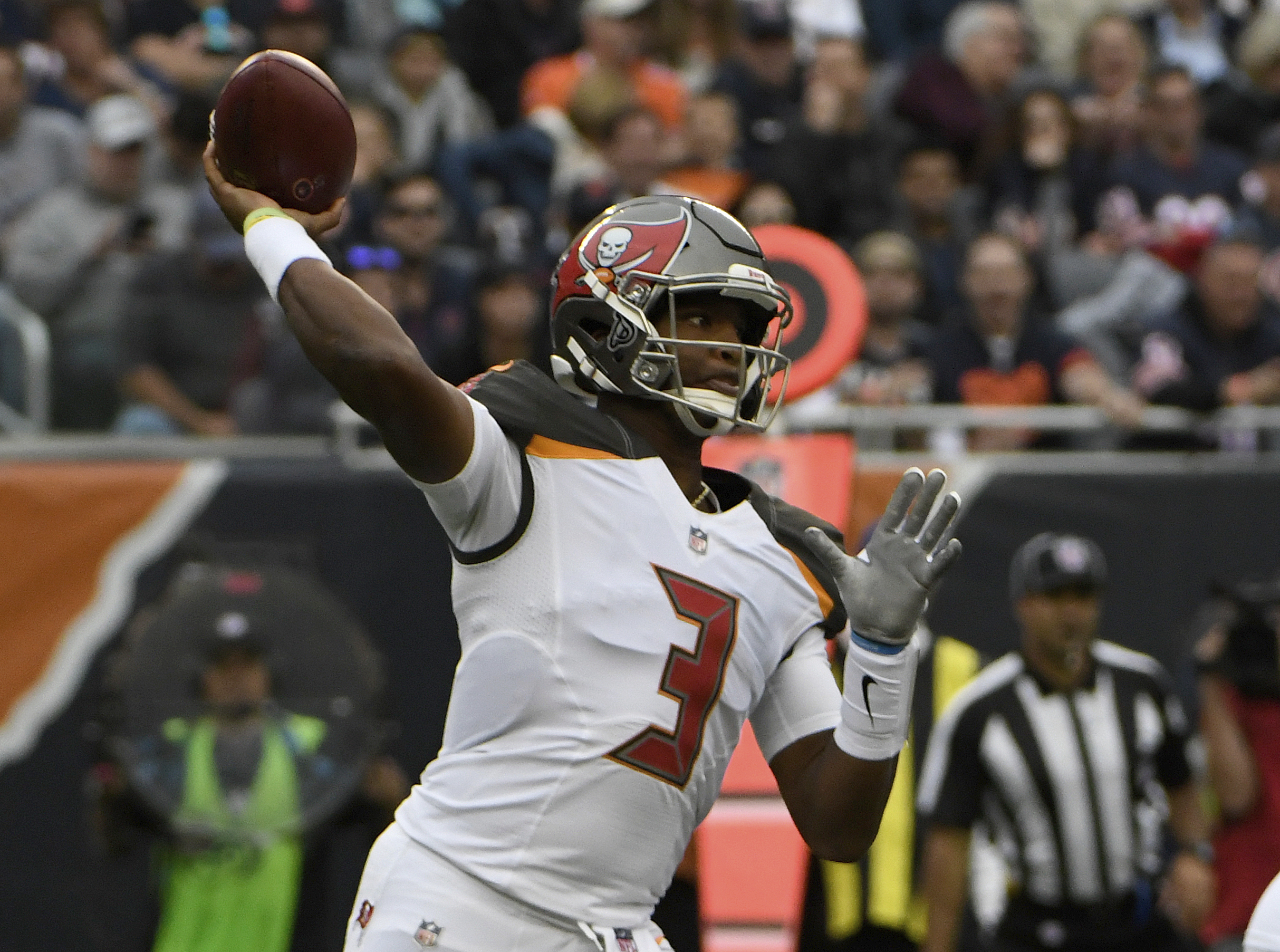 Trubisky throws for 6 TDs, Bears pound Buccaneers 48-10