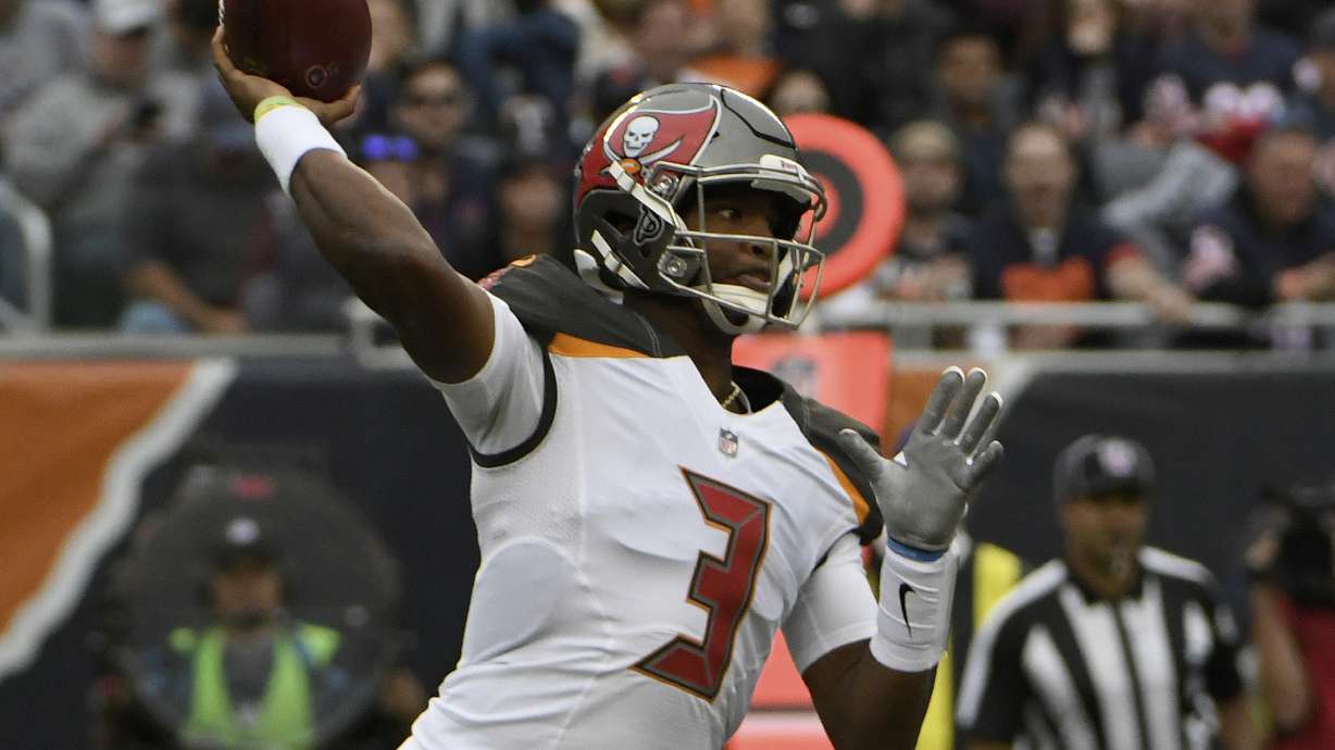 Trubisky throws for 6 TDs, Bears pound Buccaneers 48-10