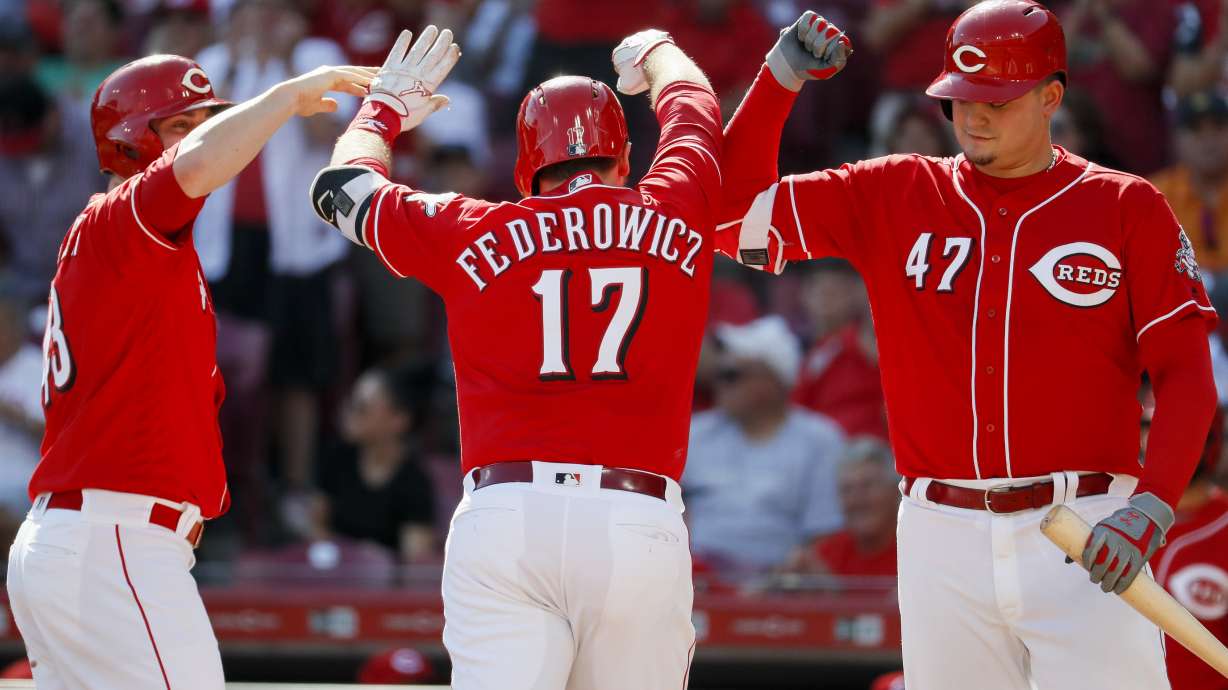 Stephens' wild pitch in 10th sends Pirates over Reds 6-5