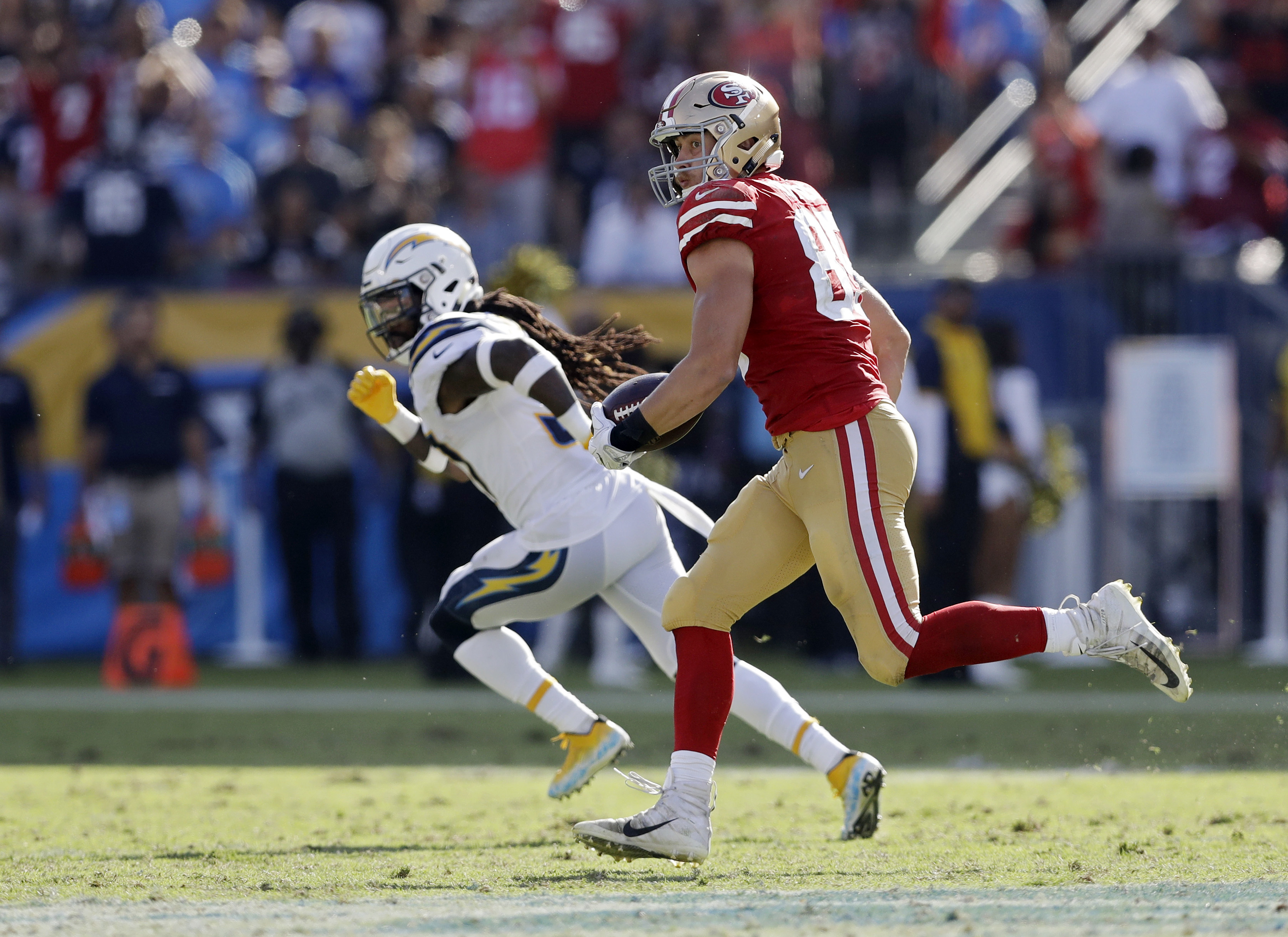 Lance throws 2 TD passes, 49ers rally to beat Chargers 15-10