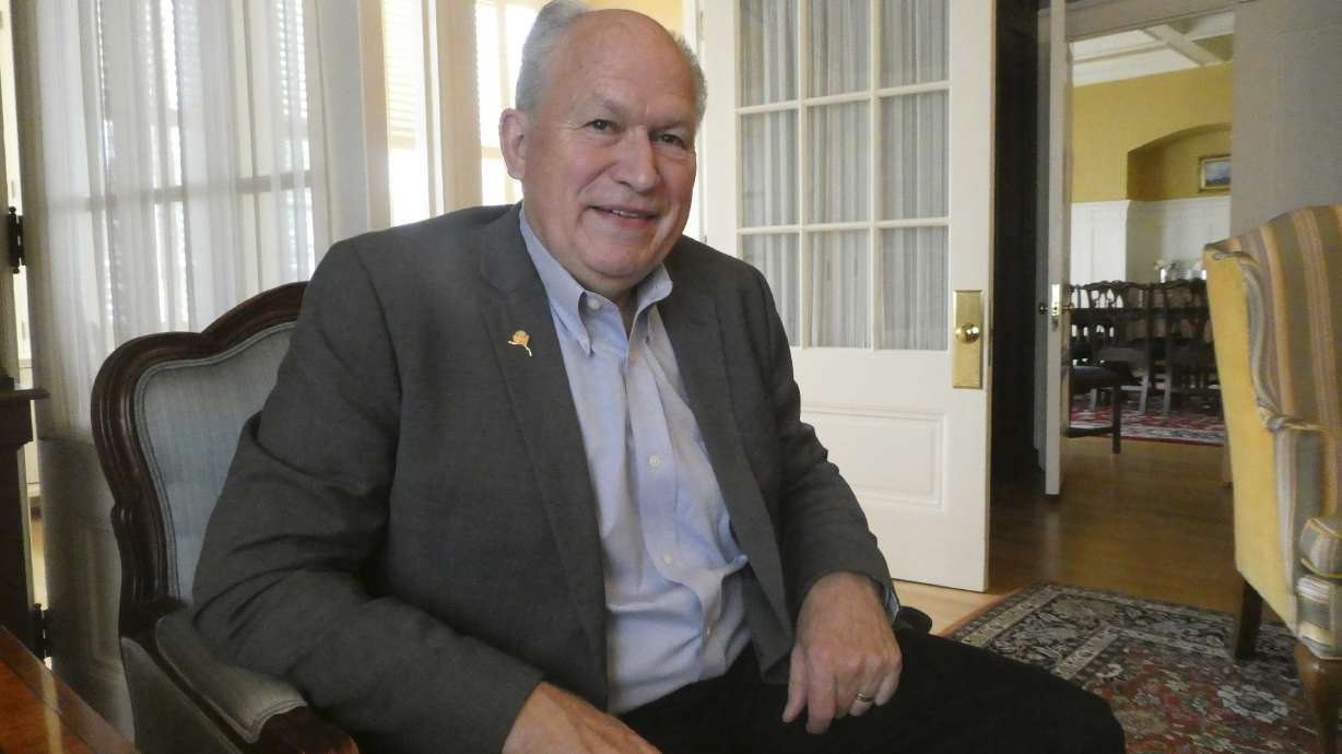 Future of Alaska oil check program weighs on governor's race