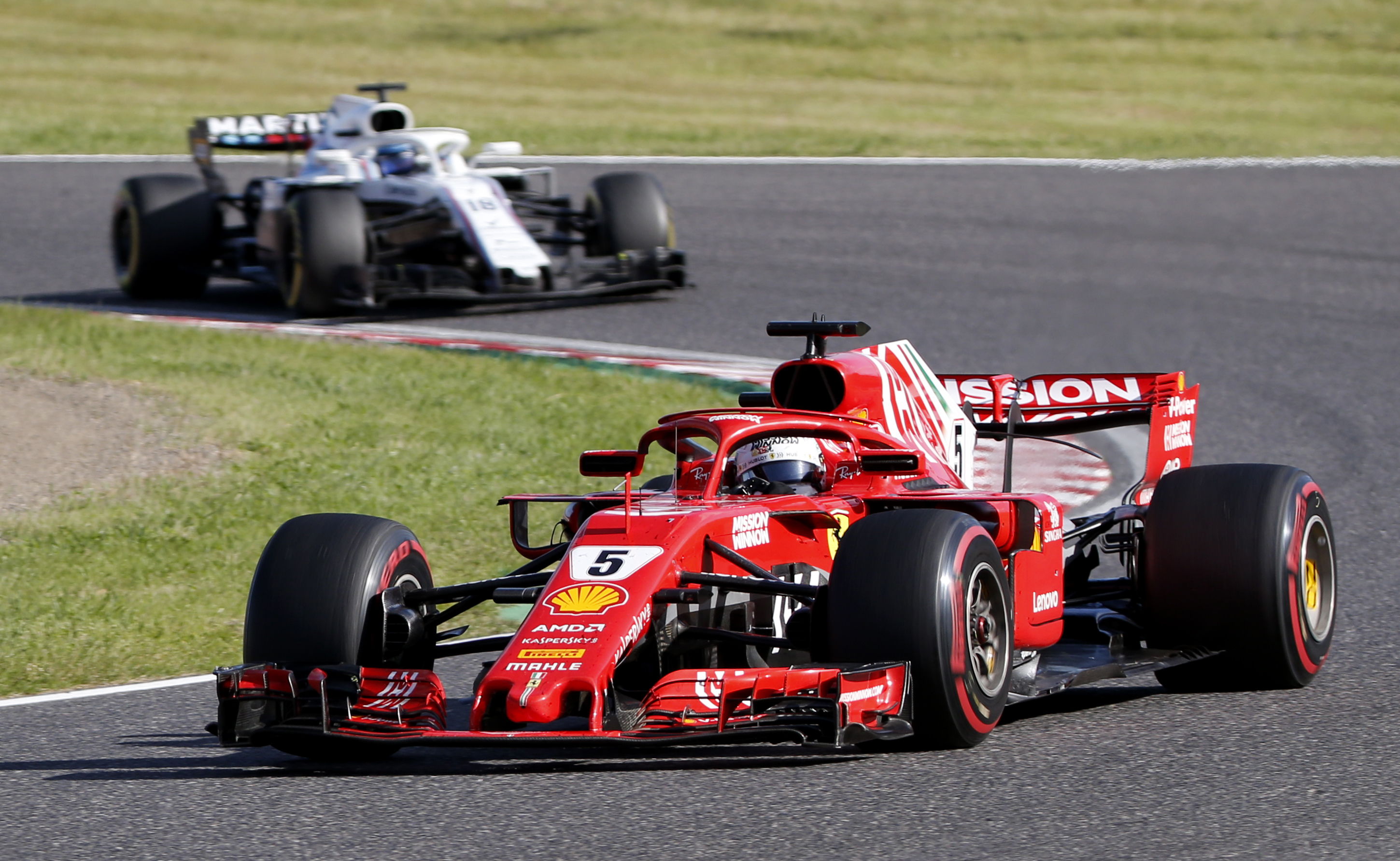 Hamilton cruises to win at Japanese GP, closes in on title