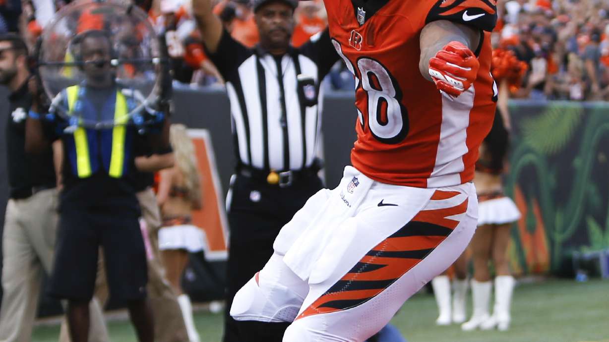 Bengals score 27 straight points for 27-17 win over Dolphins
