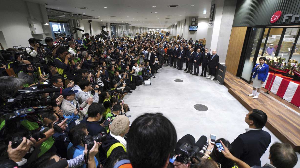 New Tokyo fish market starts traditionally with tuna auction