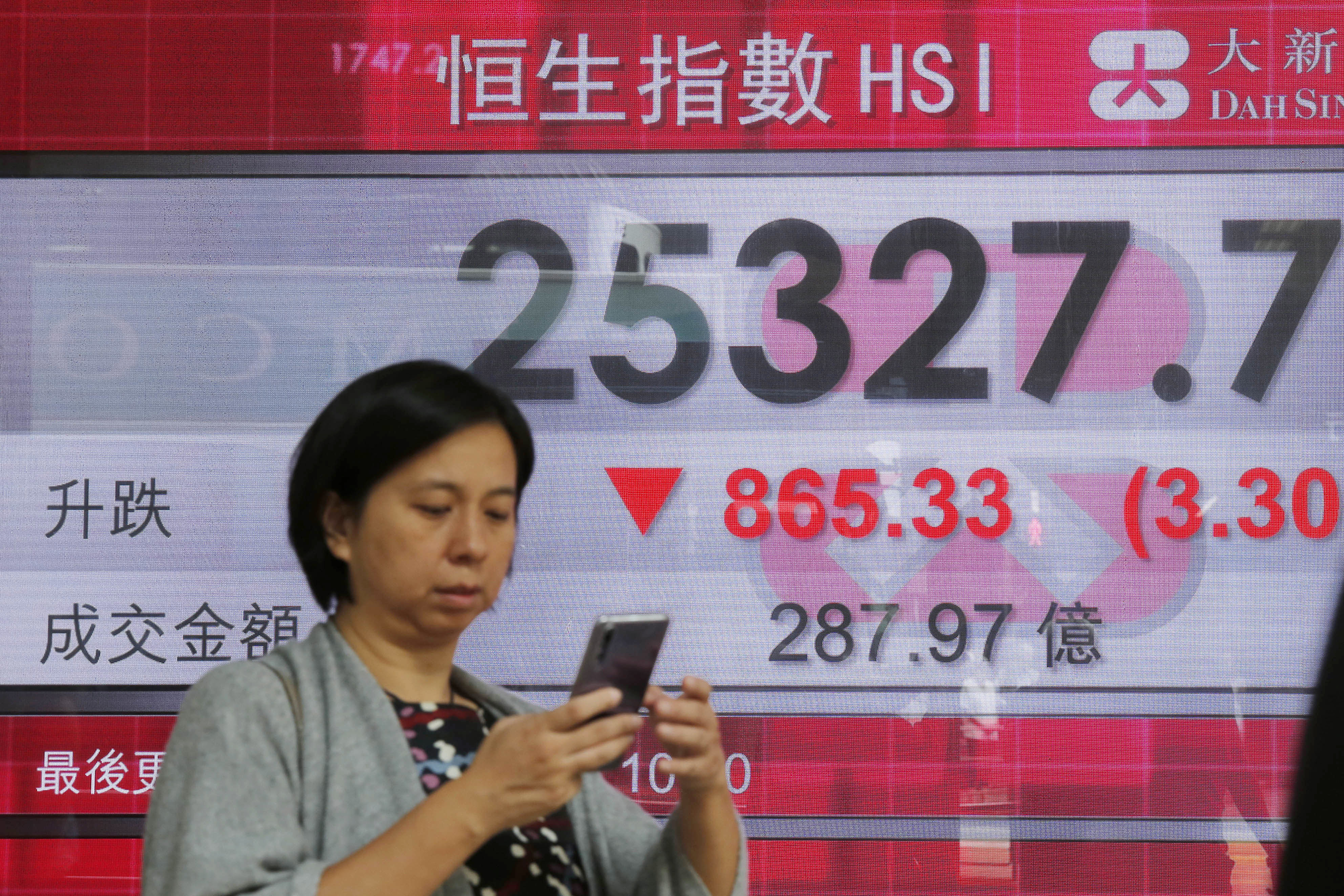 Stock market drop spreads, Wall Street set to fall again