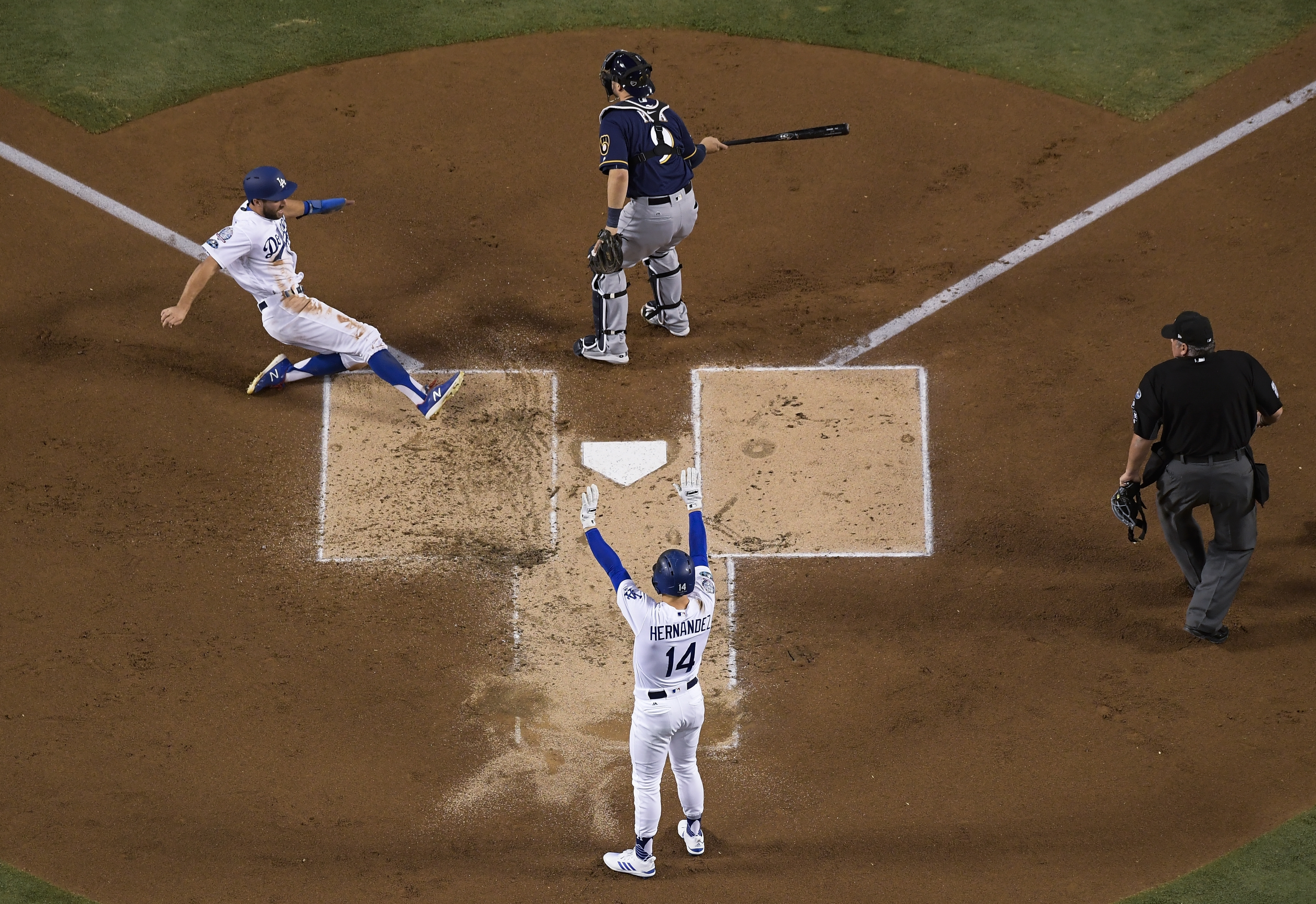 Brewers, Dodgers tied after 12 innings in NLCS Game 4