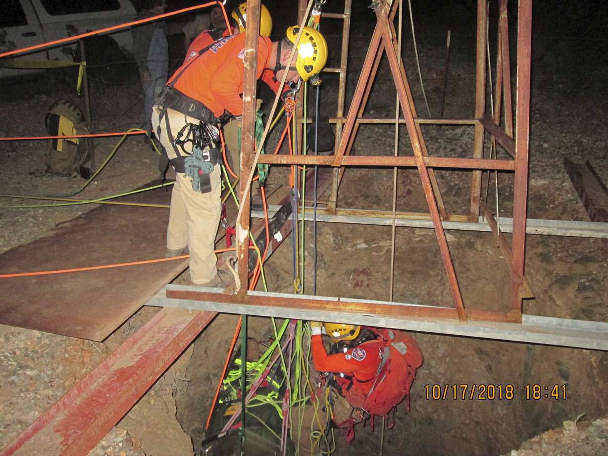 This Oct. 17, 2018 photo shows a rescue team lowering themselves into an old abandoned mine shaft to rescue a man who fell into the shaft on Monday, Oct. 15, 2018, the near Aguila, Ariz. Photo: Maricopa County Sheriff's Office via AP