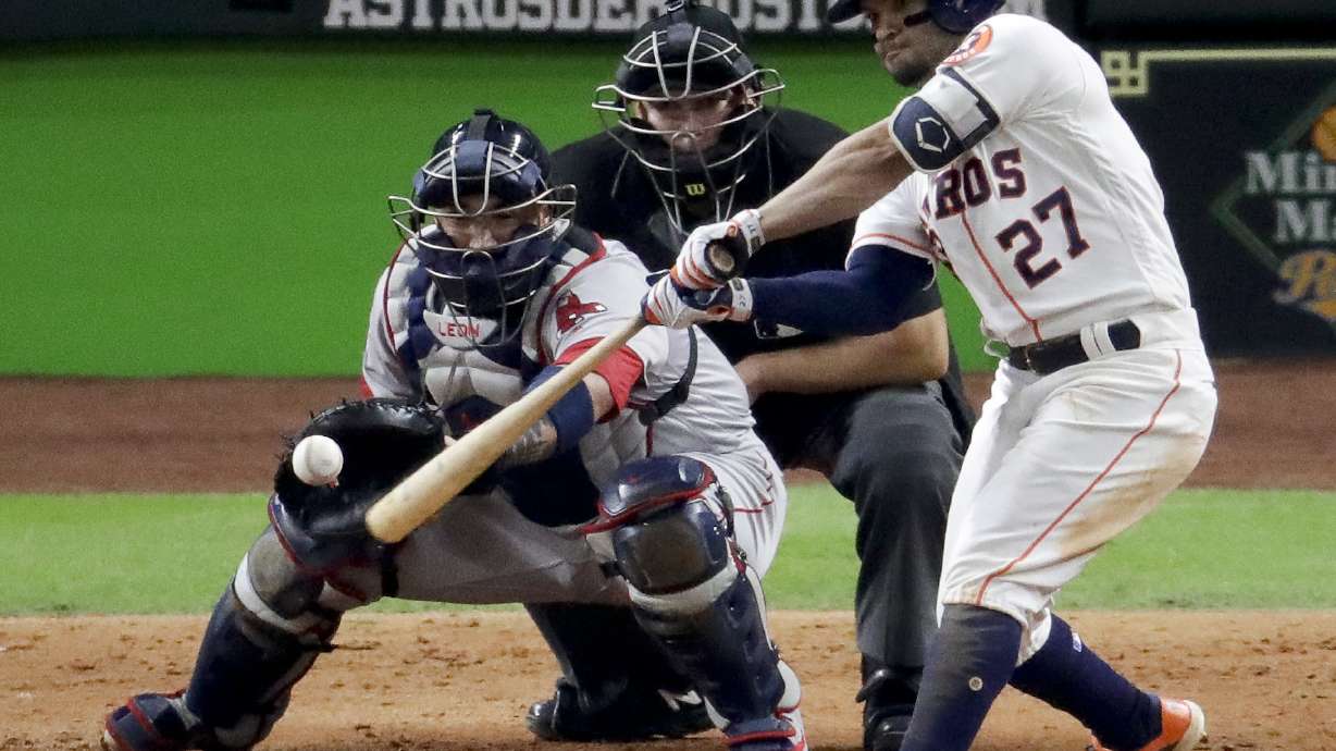 Astros second baseman Jose Altuve has right knee surgery