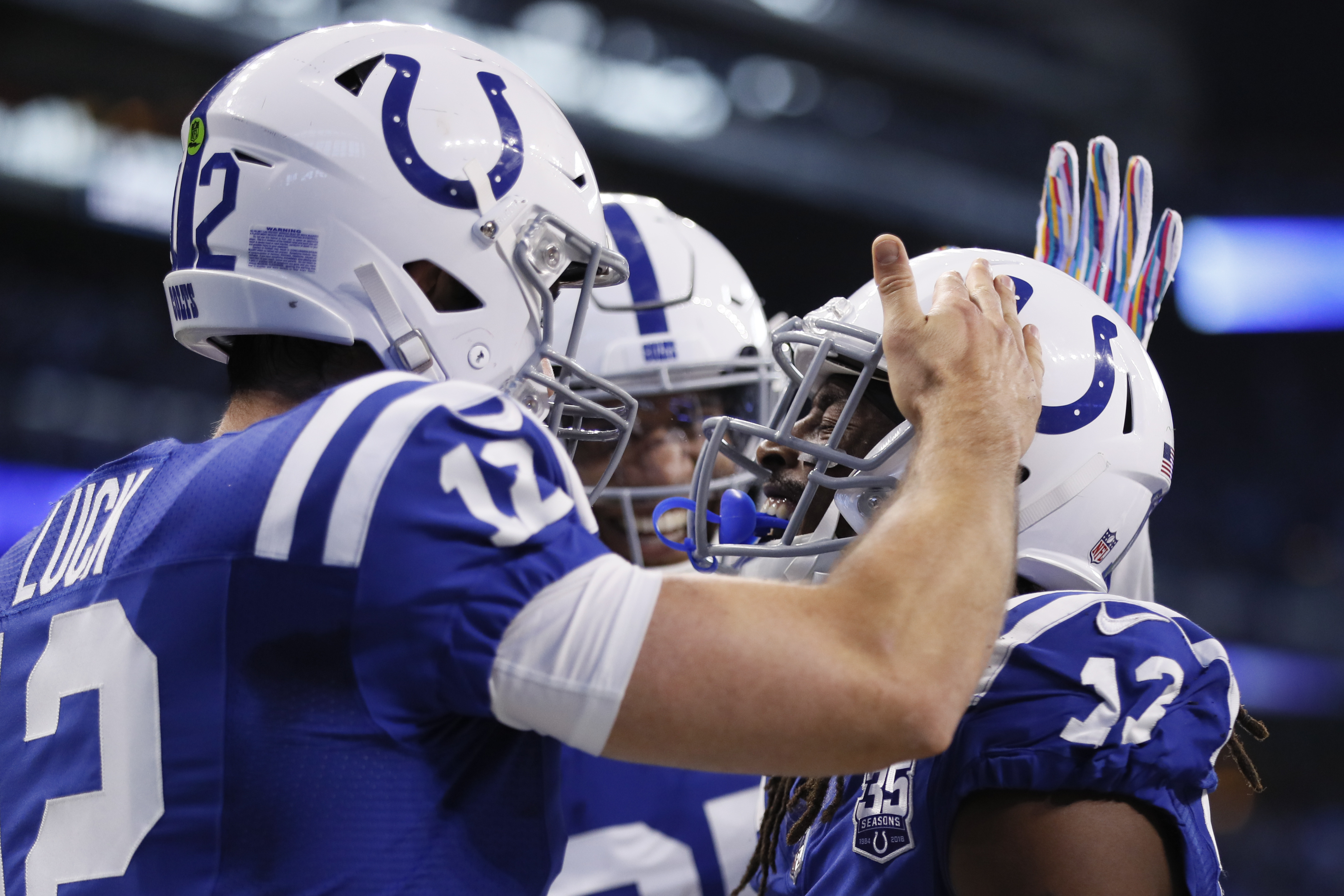 Colts, Luck use efficient air show to blow out Bills 37-5