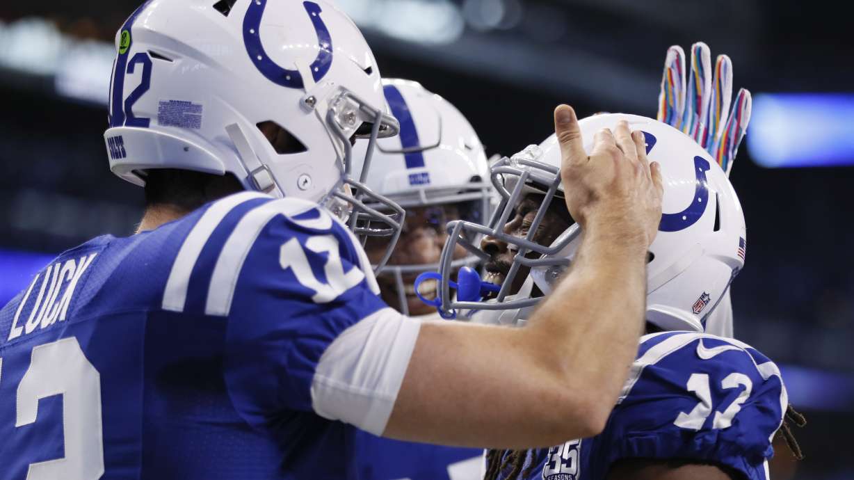 Colts, Luck use efficient air show to blow out Bills 37-5