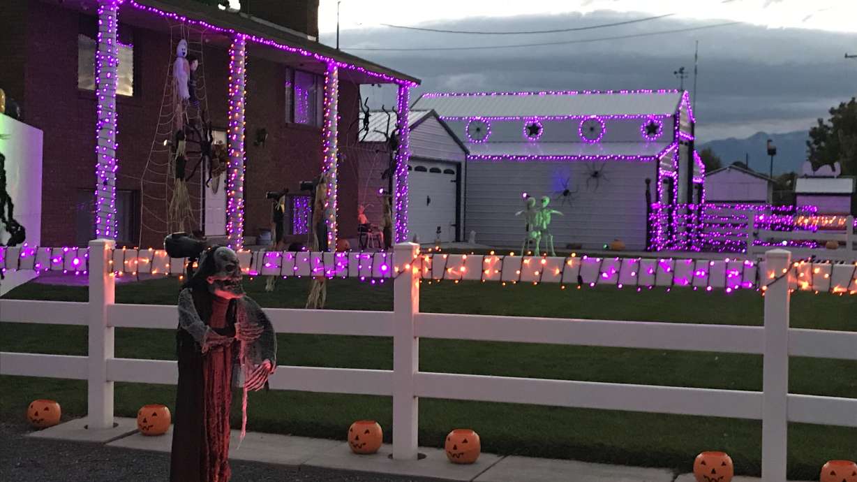 Halloween only the start for Lehi man who decorates his house all year