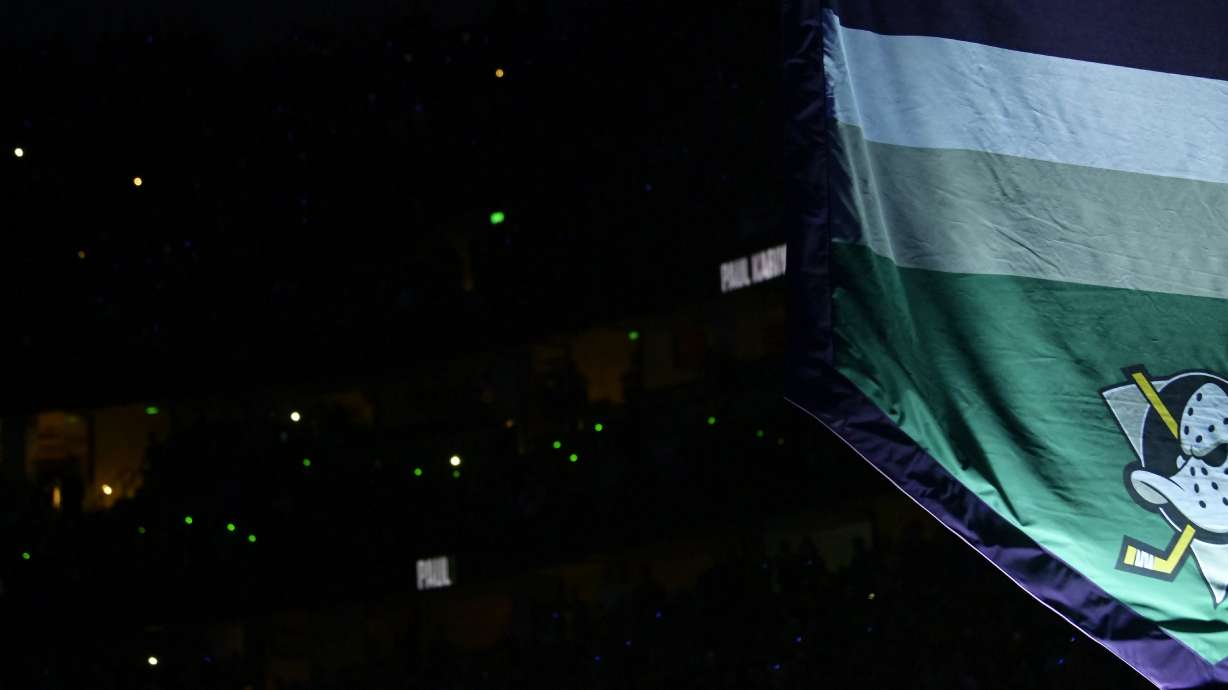 Anaheim Ducks retire Hall of Fame scorer Paul Kariya's No. 9