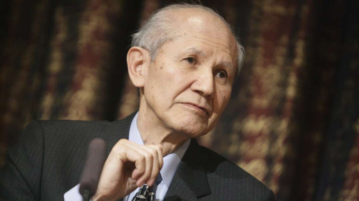 Japanese Nobel chemistry laureate Shimomura dies at 90