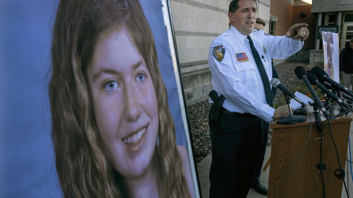 The Latest: Investigators seek 2 cars in Wisconsin abduction