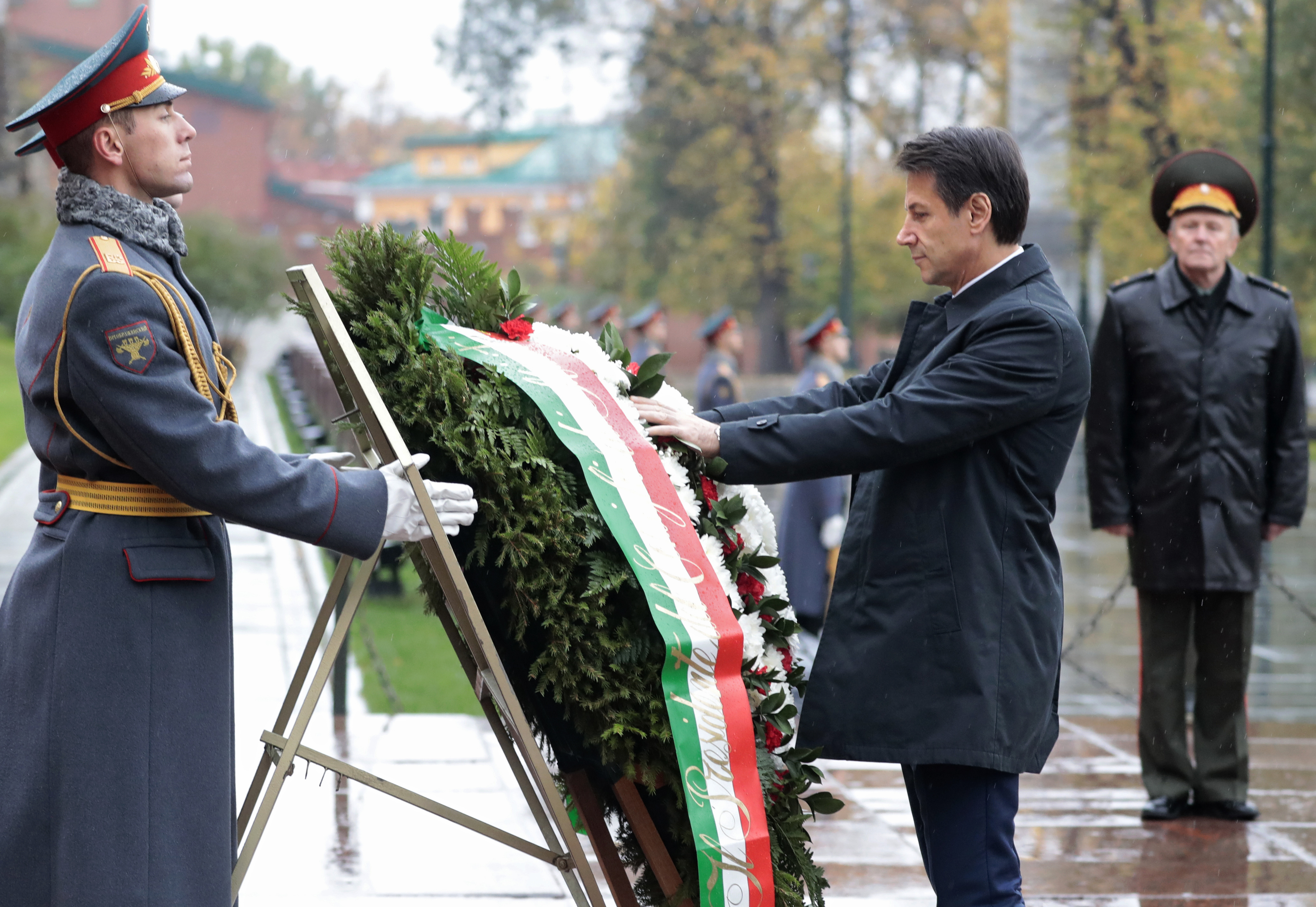 Russian, Italy vow to expand ties despite EU sanctions