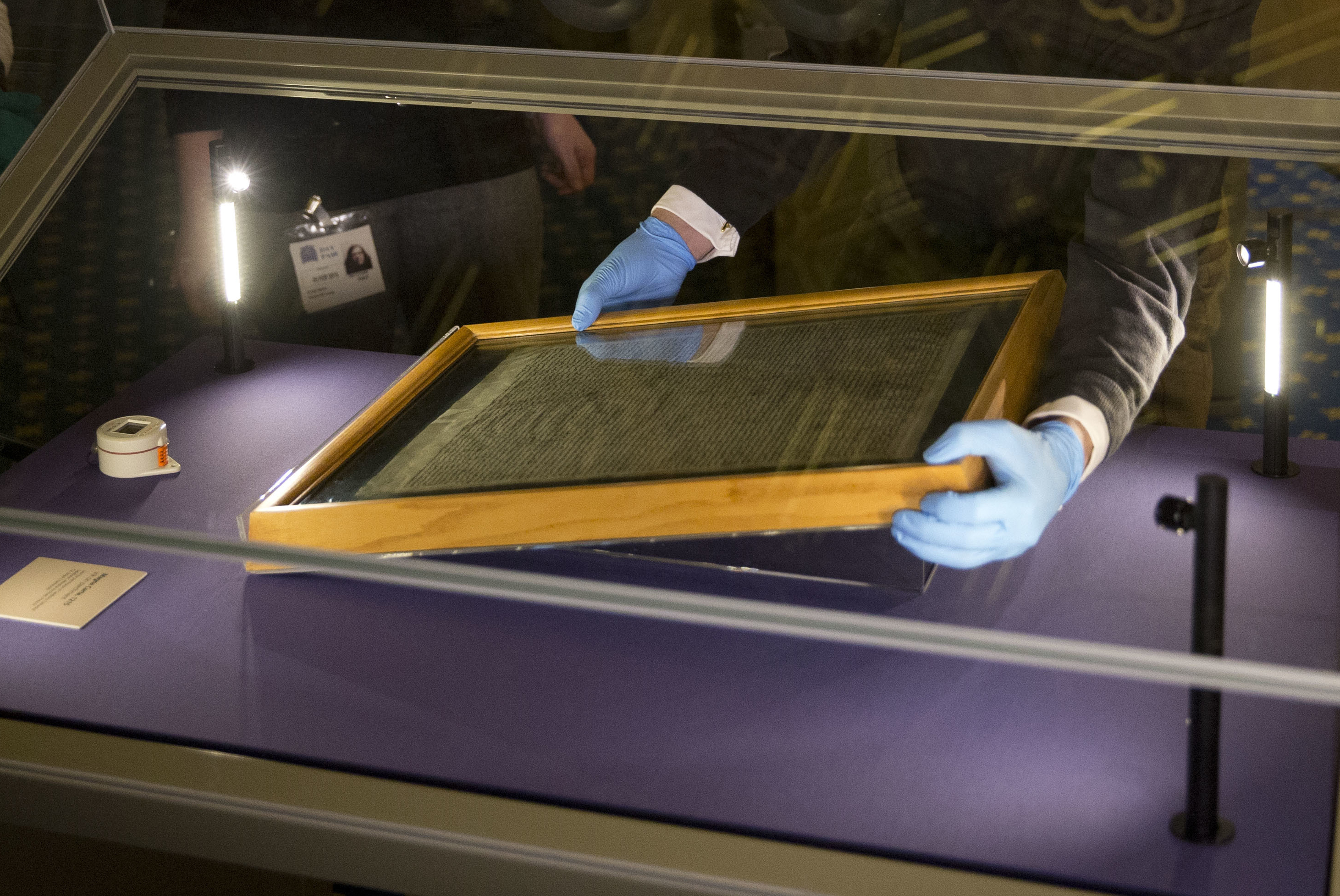US tourist helps stop thief who tried to steal Magna Carta