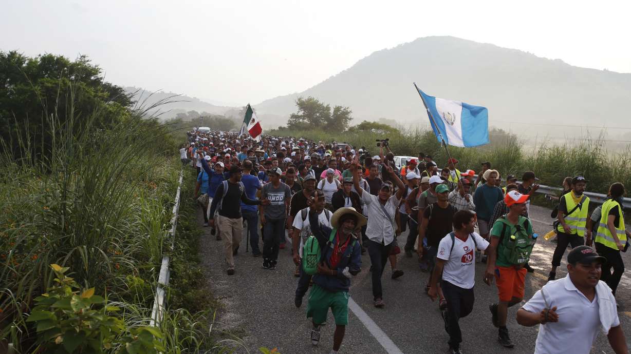 Mexico torn between stopping, aiding migrant caravan