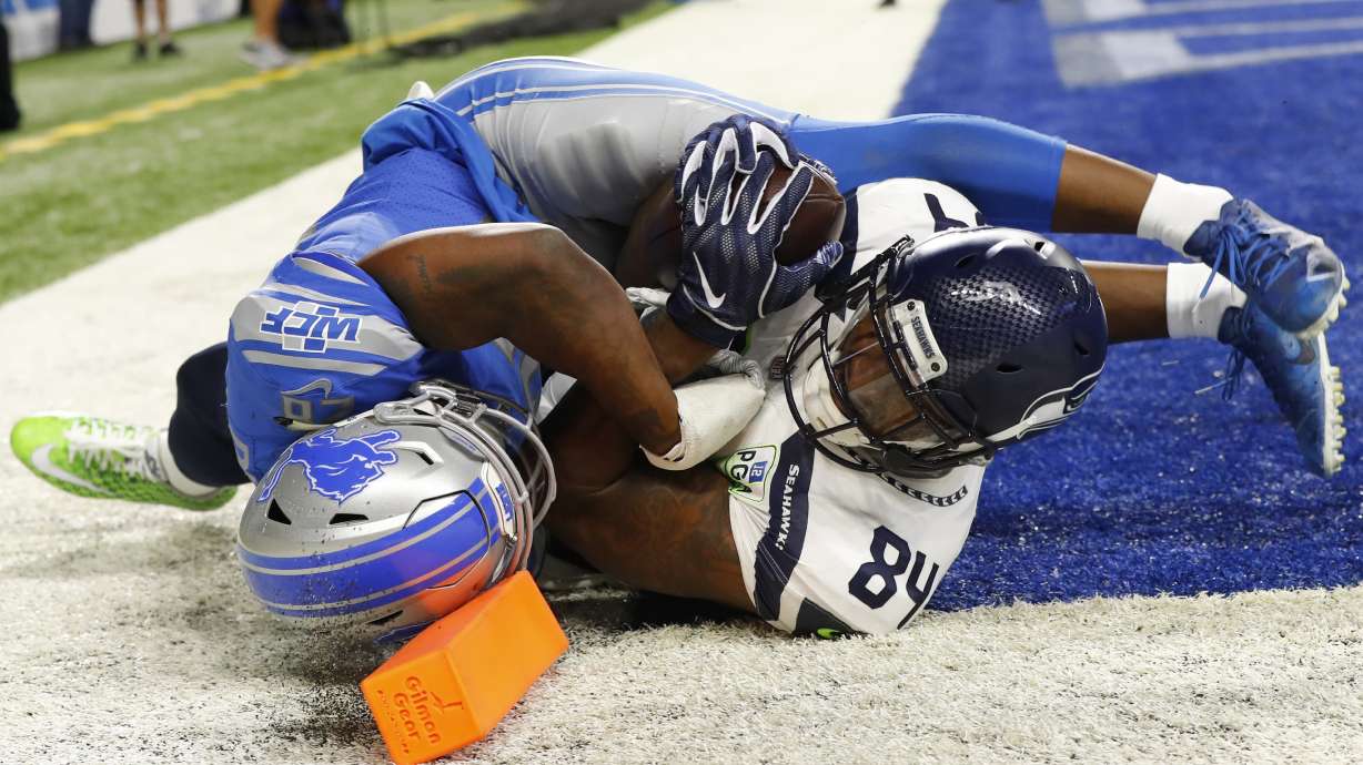 Wilson throws 3 TDs in 2nd quarter, Seahawks top Lions 28-14