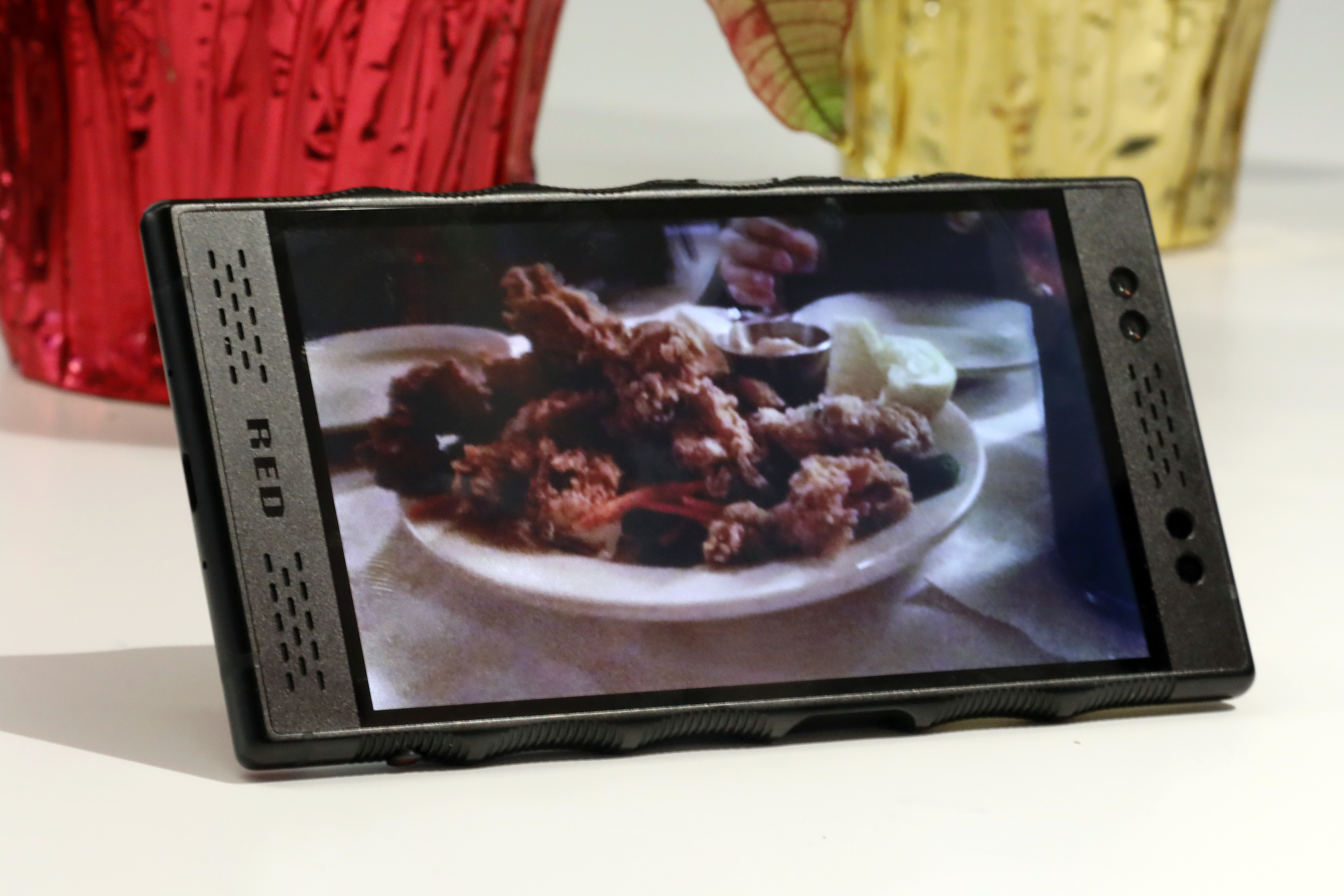 Can a holographic screen help a new phone break out?