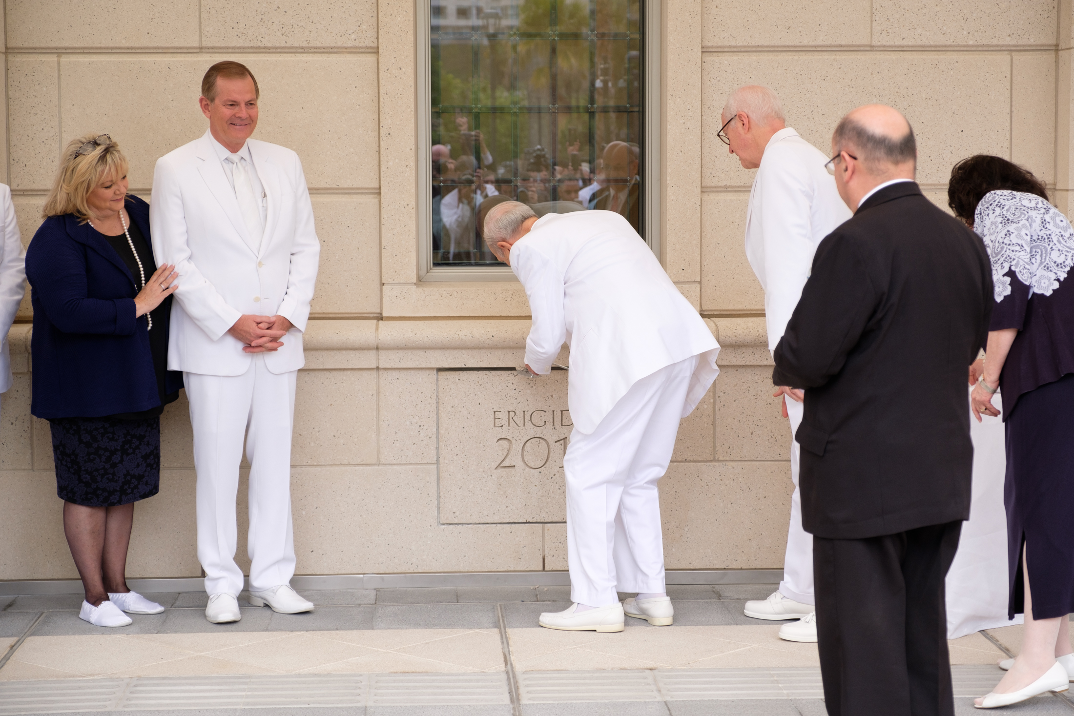 President Russell M. Nelson places mortar on the cornerstone of the Concepción Chile Temple, Sunday, October 28, 2018. (Photo: ©2018 by Intellectual Reserve, Inc. All rights reserved.)