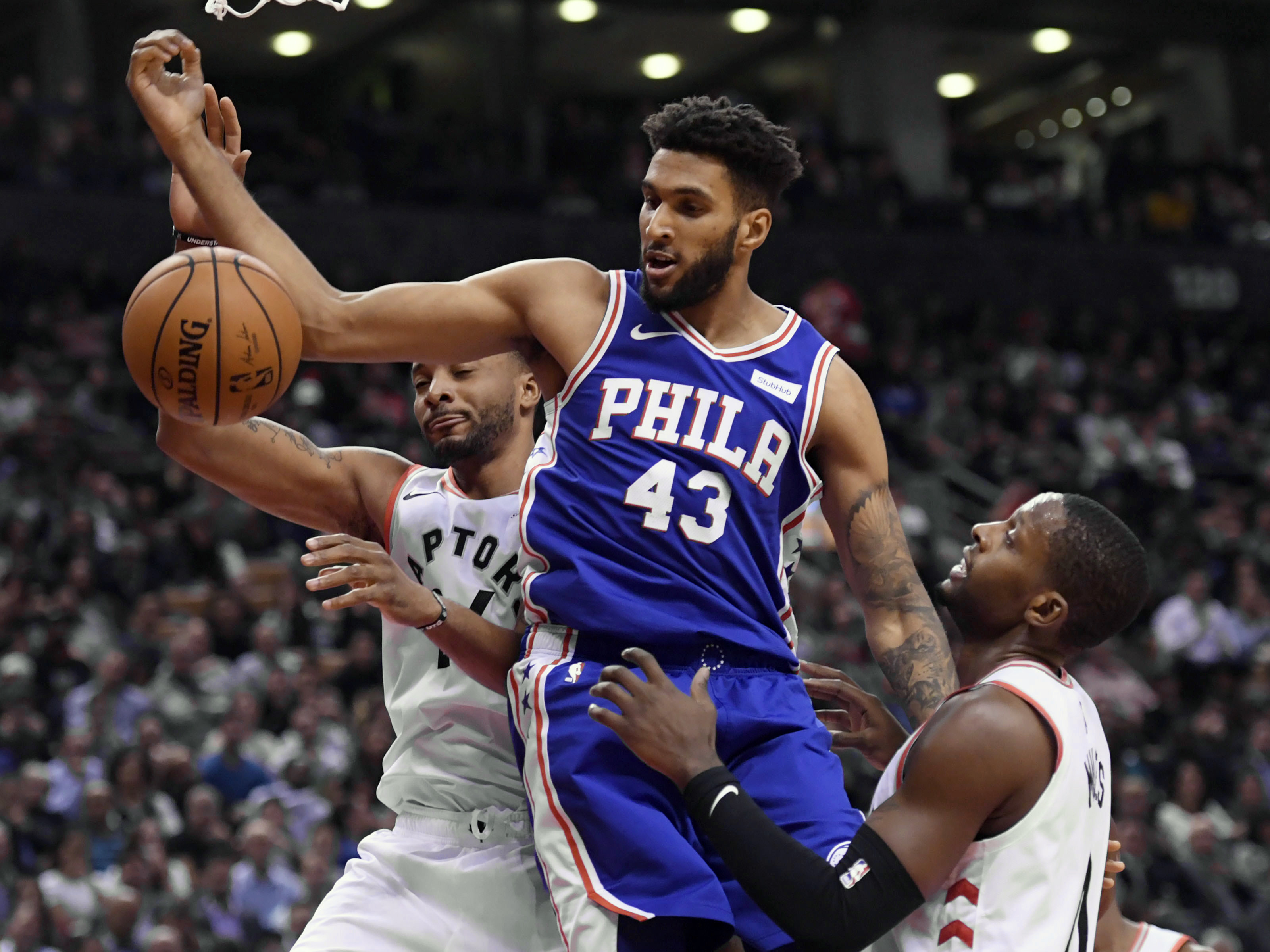Leonard scores 31 points as Raptors beat 76ers 129-112