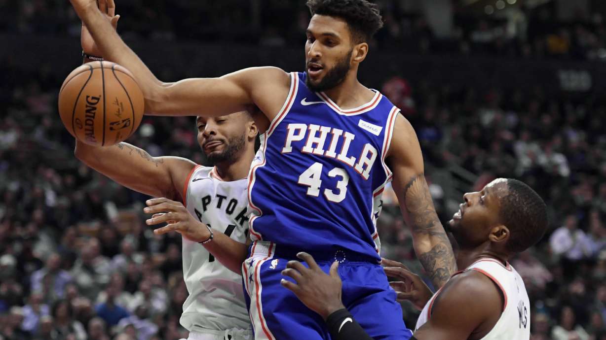 Leonard scores 31 points as Raptors beat 76ers 129-112