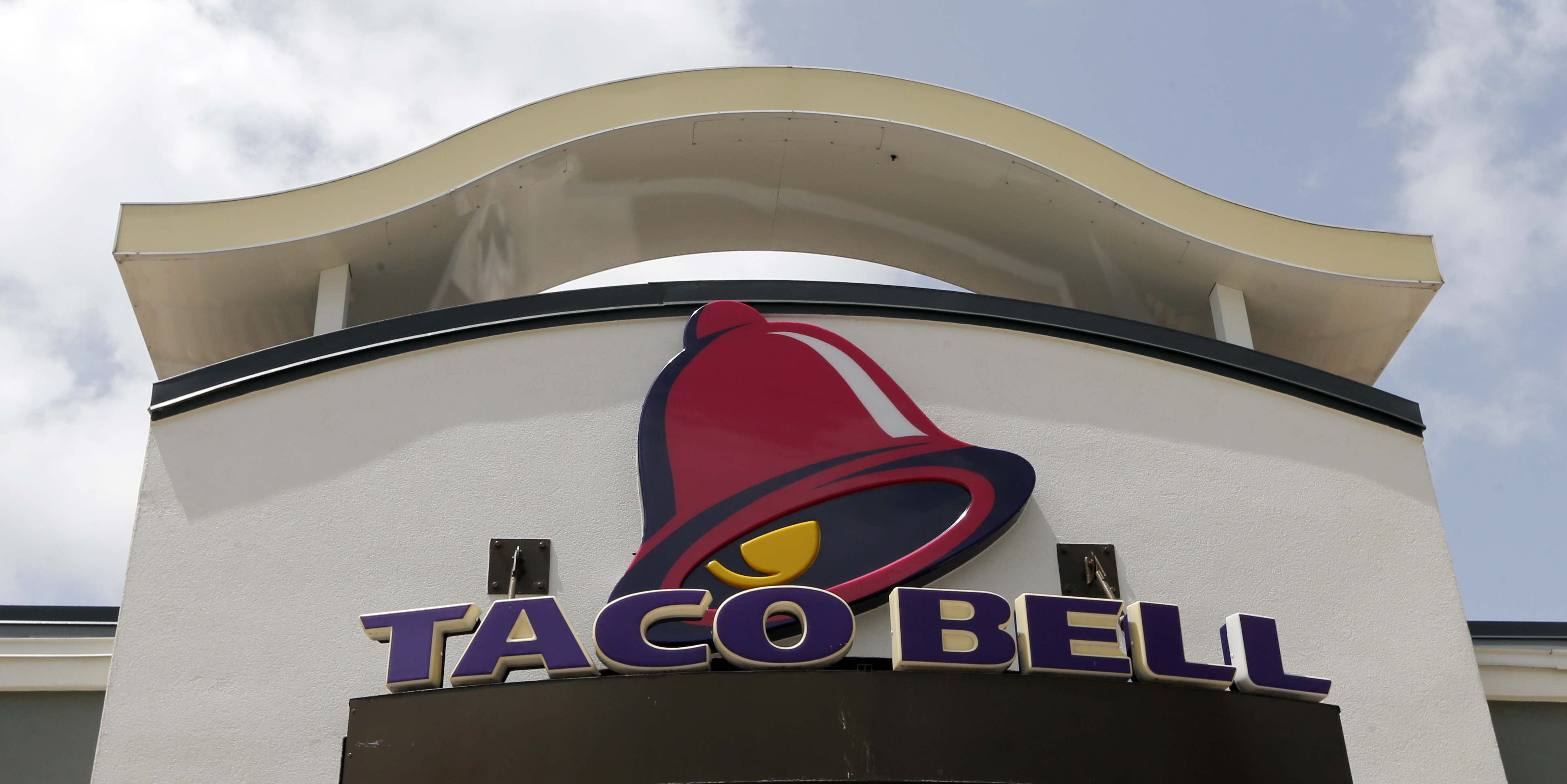 Yum tops key 3Q sales estimates at KFC, Taco Bell