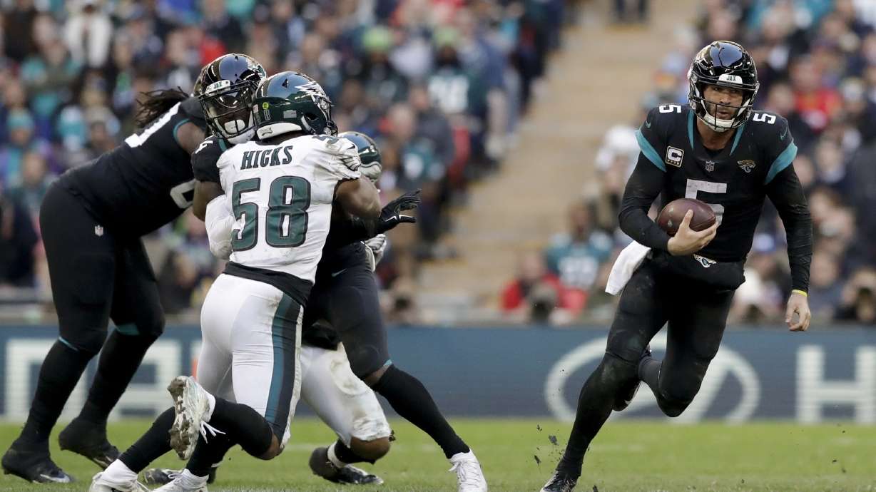 Jaguars QB Bortles has shoulder injury, team signs Jones