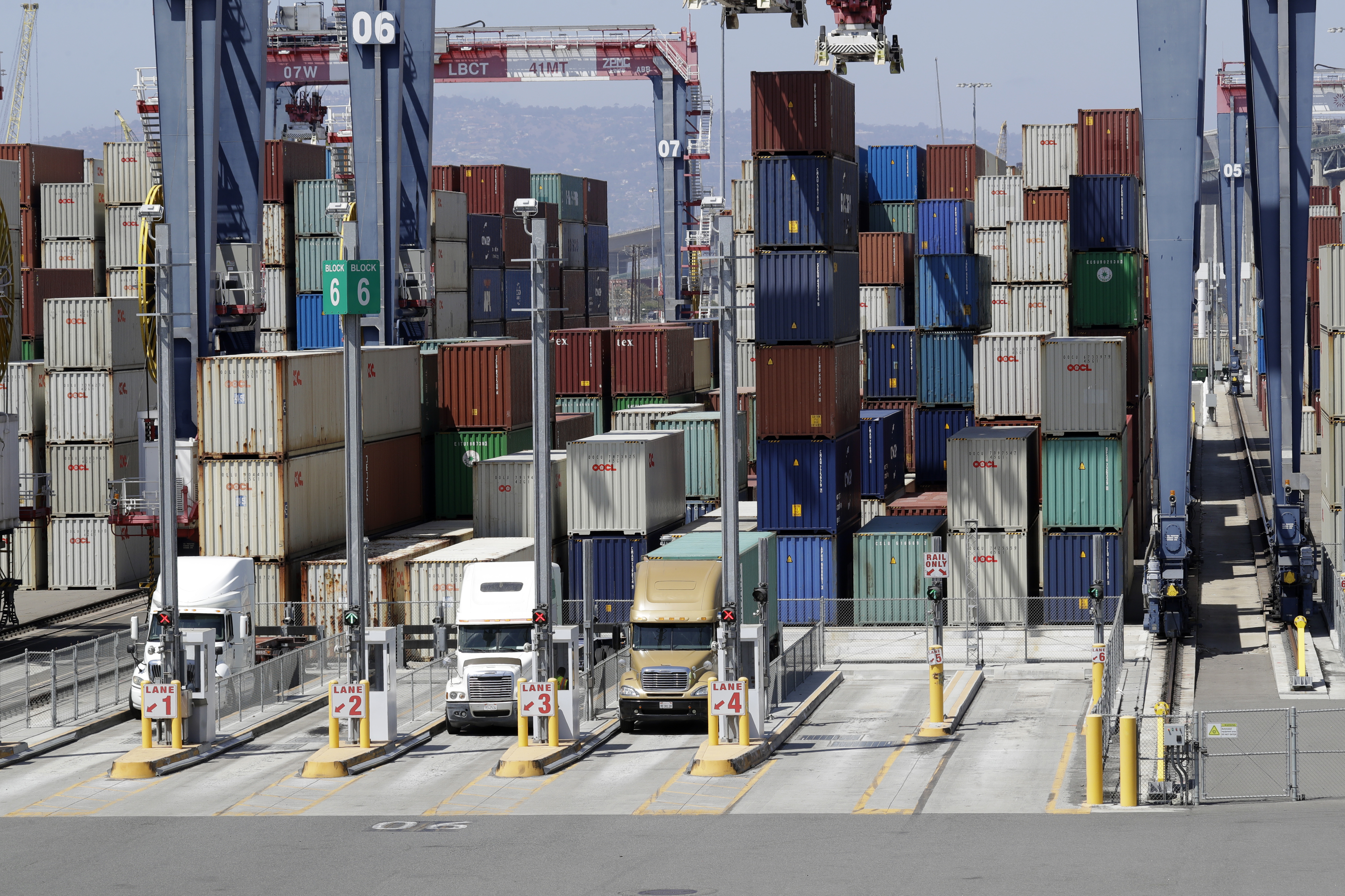 US productivity growth slows to 2.2 percent rate in Q3