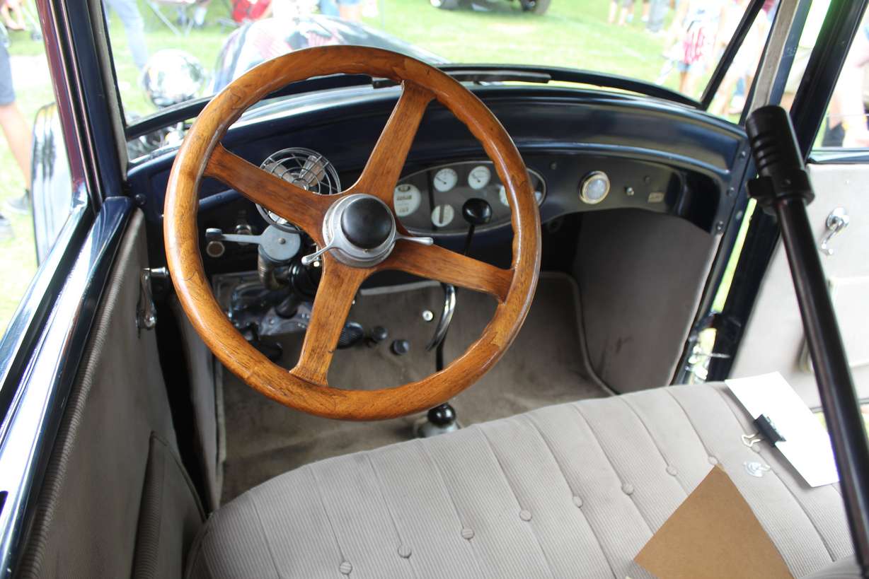 The wooden steering wheel in Joe Bordelon’s 1927 Studebaker. Photo credit: Brian Champagne