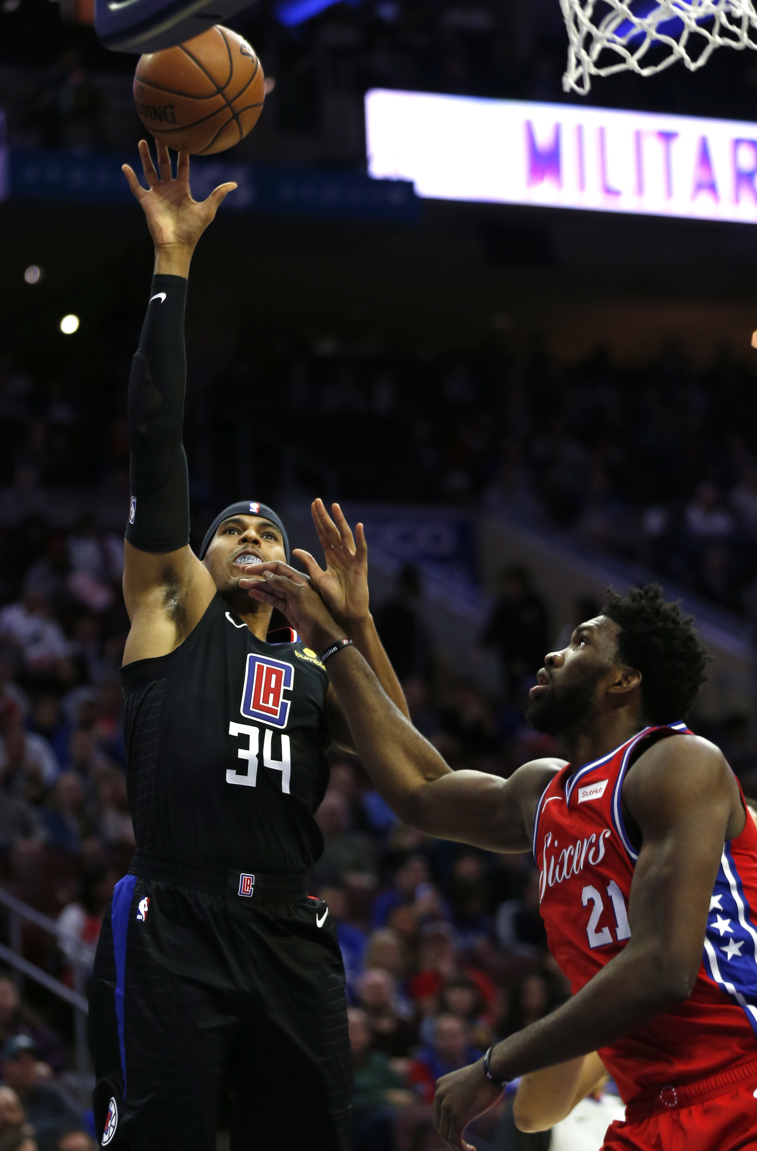 Embiid leads 76ers past Clippers 122-113