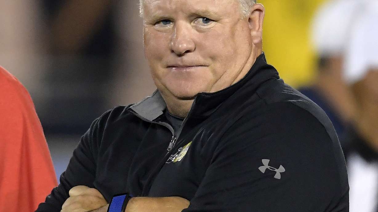 Chip Kelly returns to Eugene with UCLA to face Oregon
