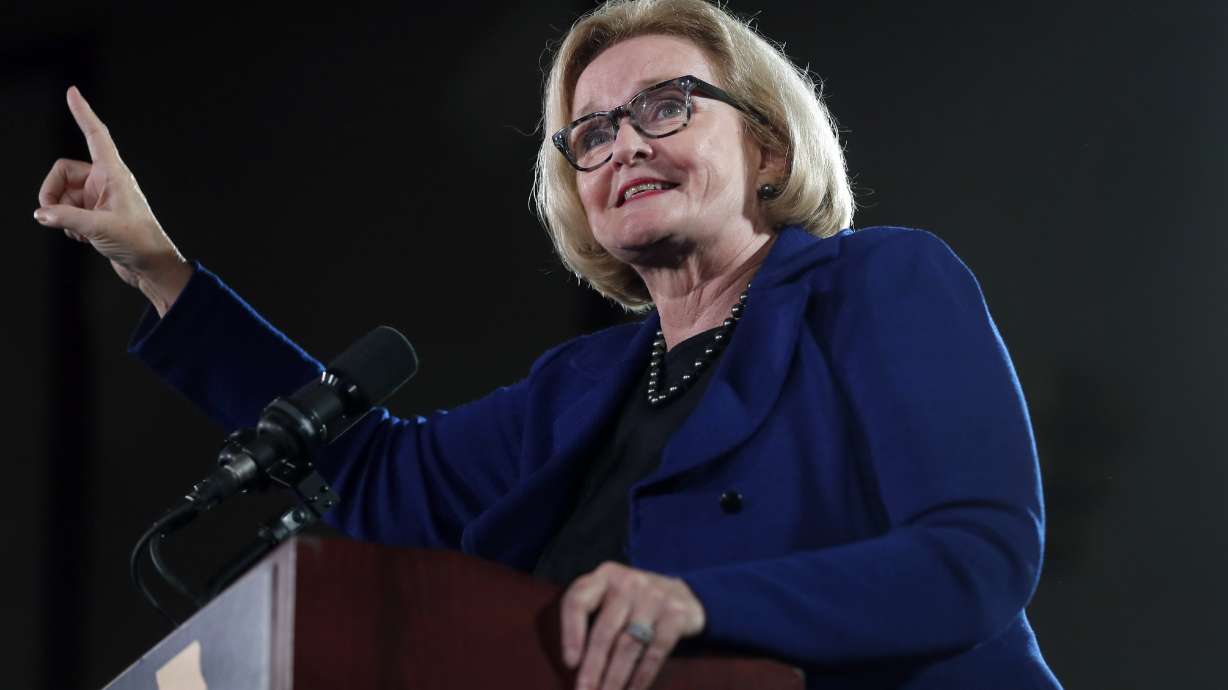 Democrat McCaskill reaches right in GOP-leaning Missouri