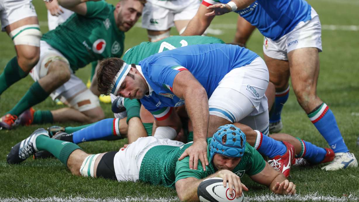 Larmour hat trick as Ireland whip Italy 54-7 in Chicago