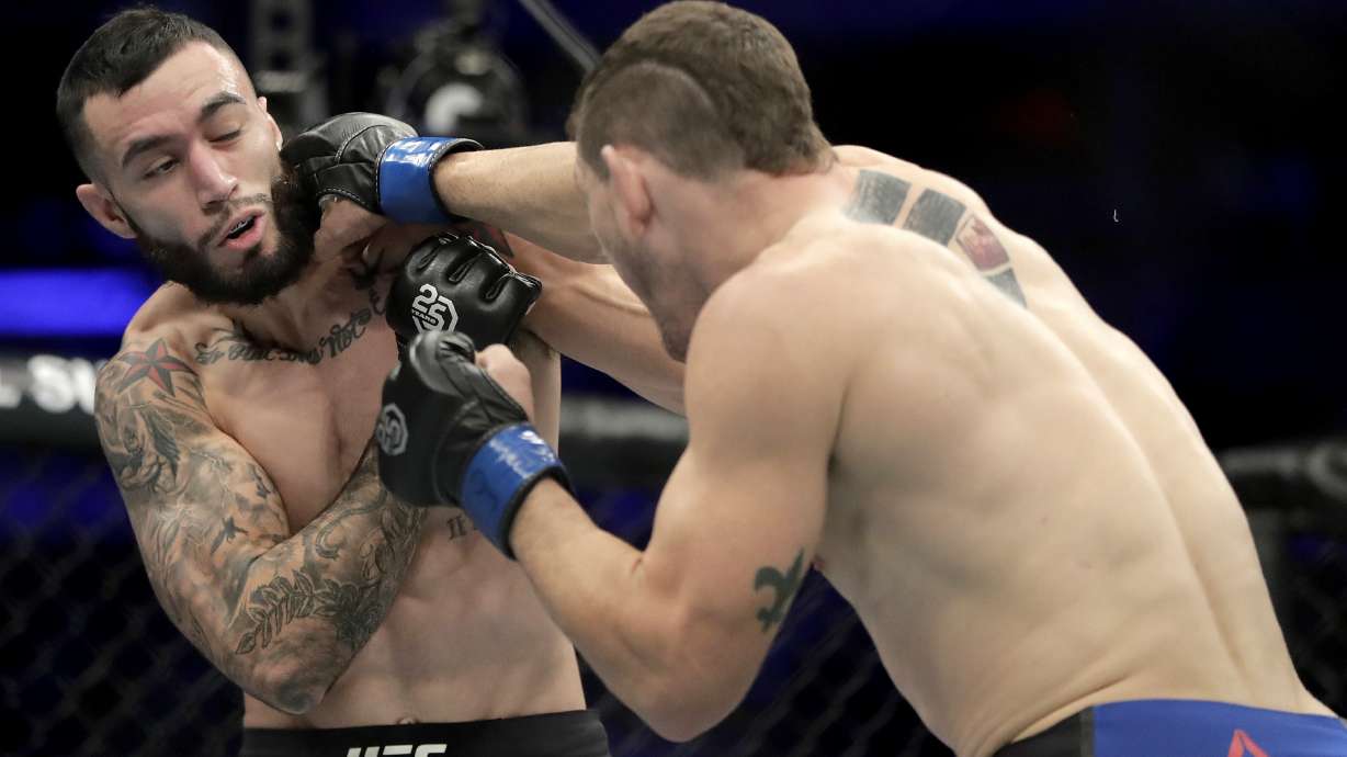 Cormier chokes out Lewis; defends 2nd title at UFC 230